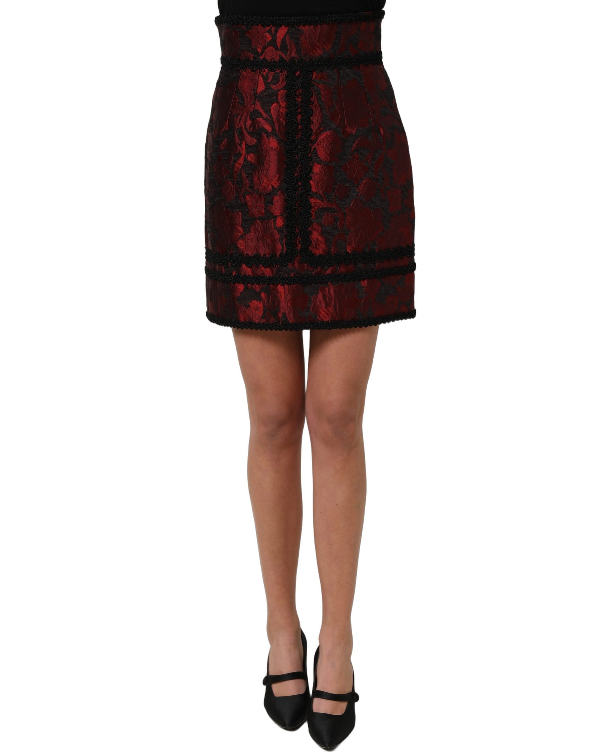 Dolce & Gabbana Minirock aus rotem und schwarzem Blumen-Jacquard mit Spitze