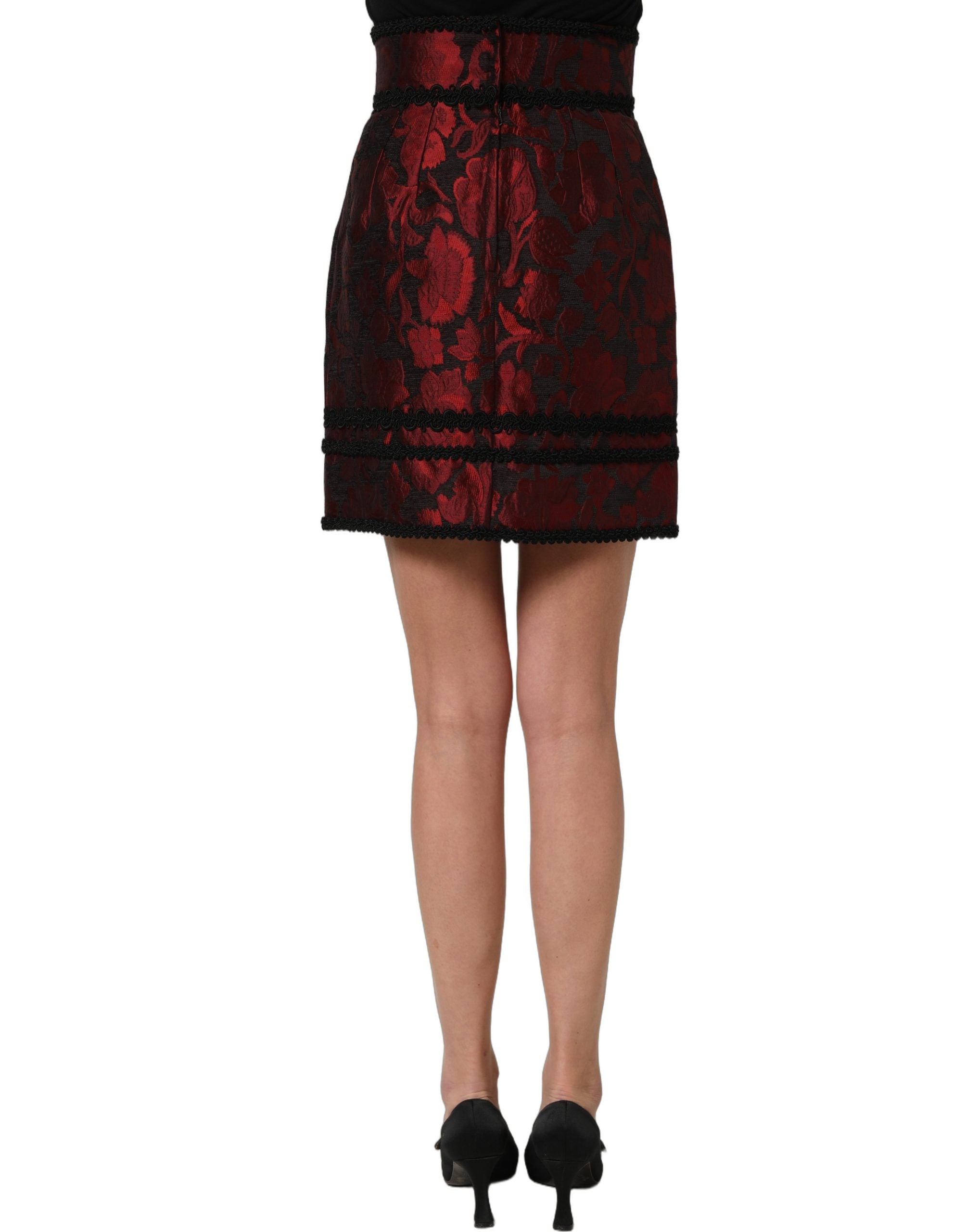 Dolce & Gabbana Minirock aus rotem und schwarzem Blumen-Jacquard mit Spitze