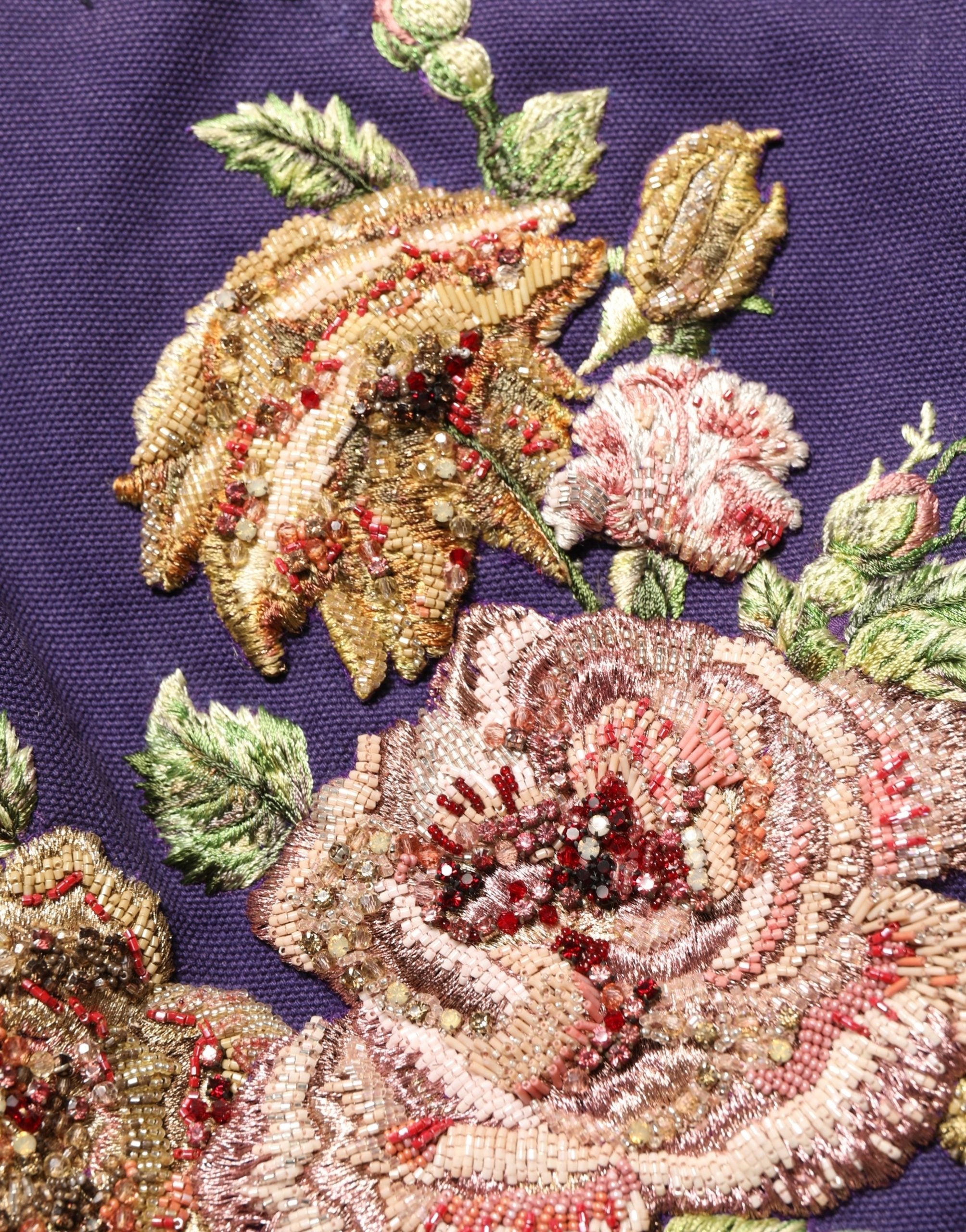 Dolce & Gabbana Lila Minirock mit Blumenstickerei und mittelhohem Bund