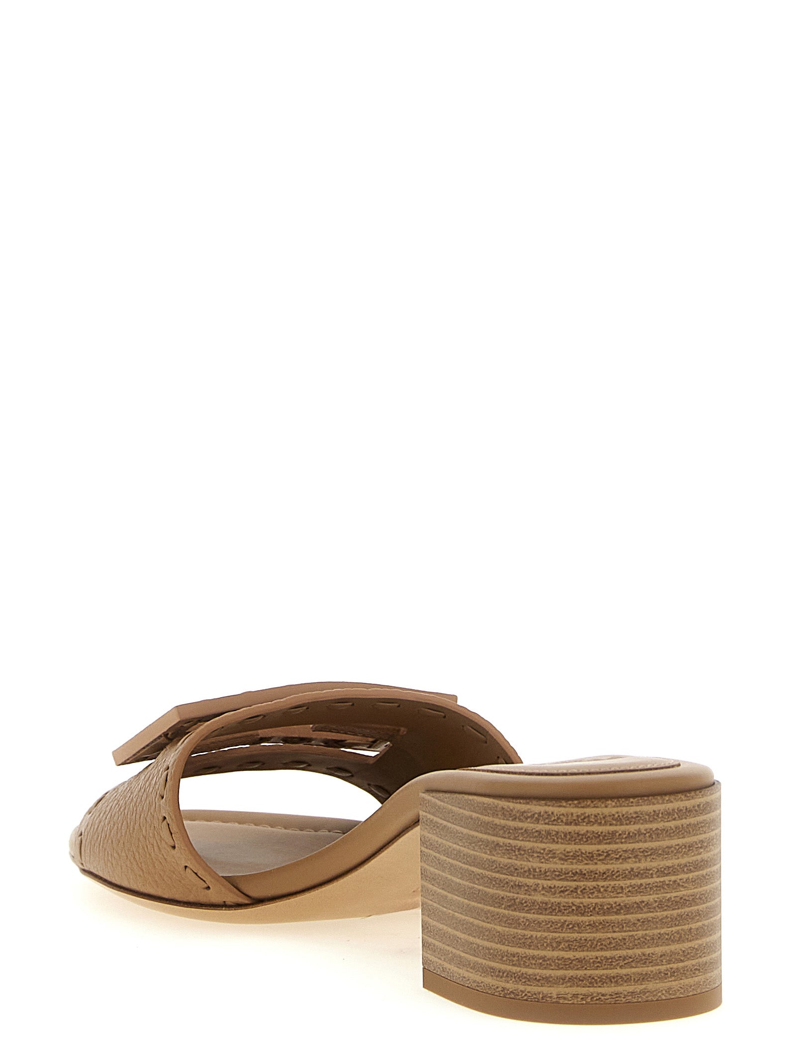 Fendi Beige Kalbsleder Sandalen