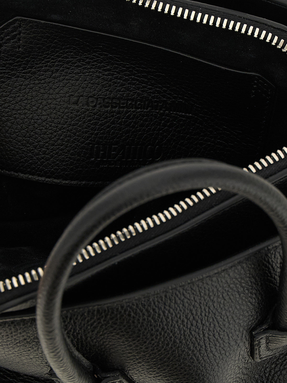 The Attico Handtasche aus schwarzem Rindsleder