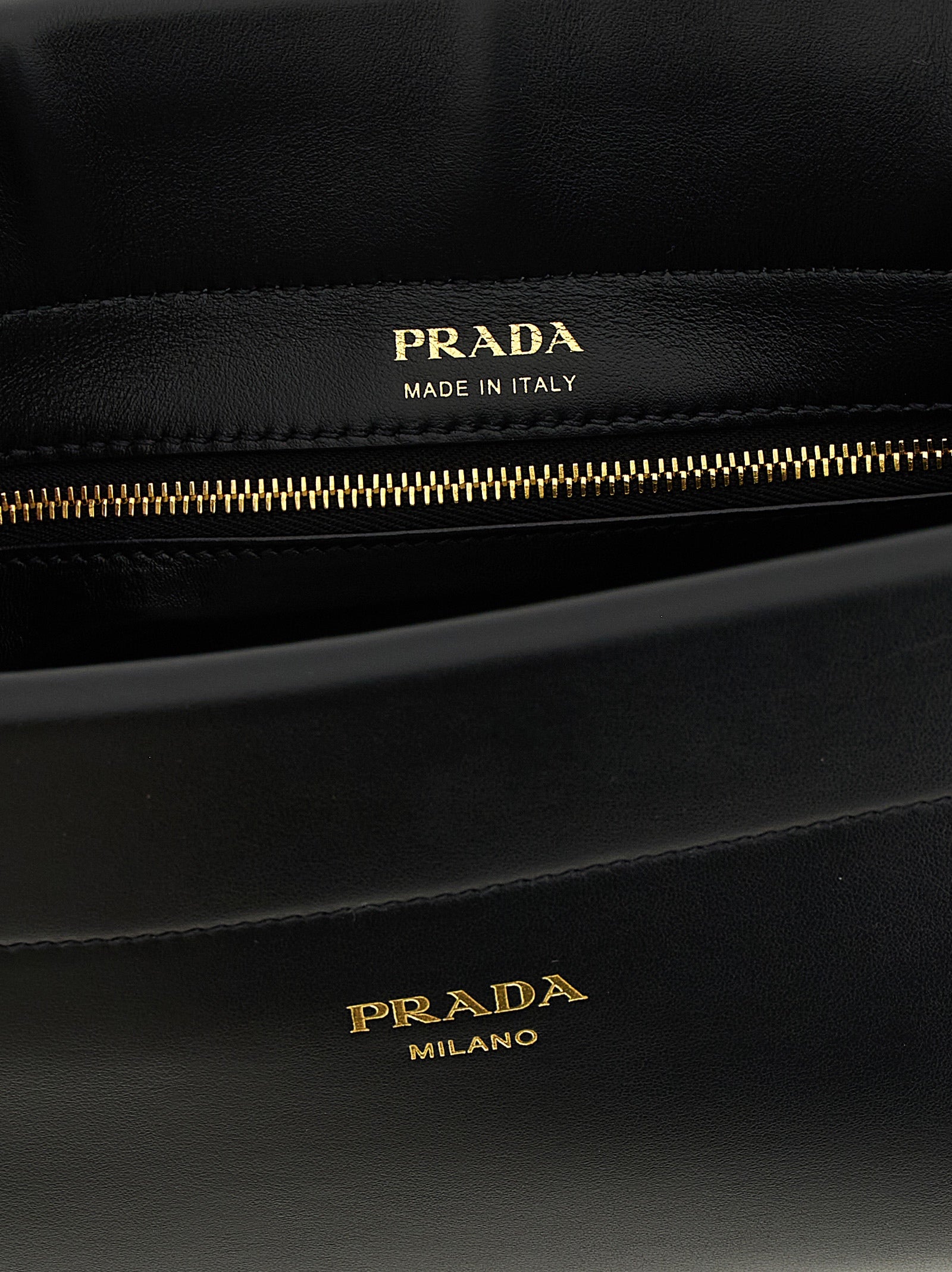 Prada Schwarze Kalbsleder-Schultertasche