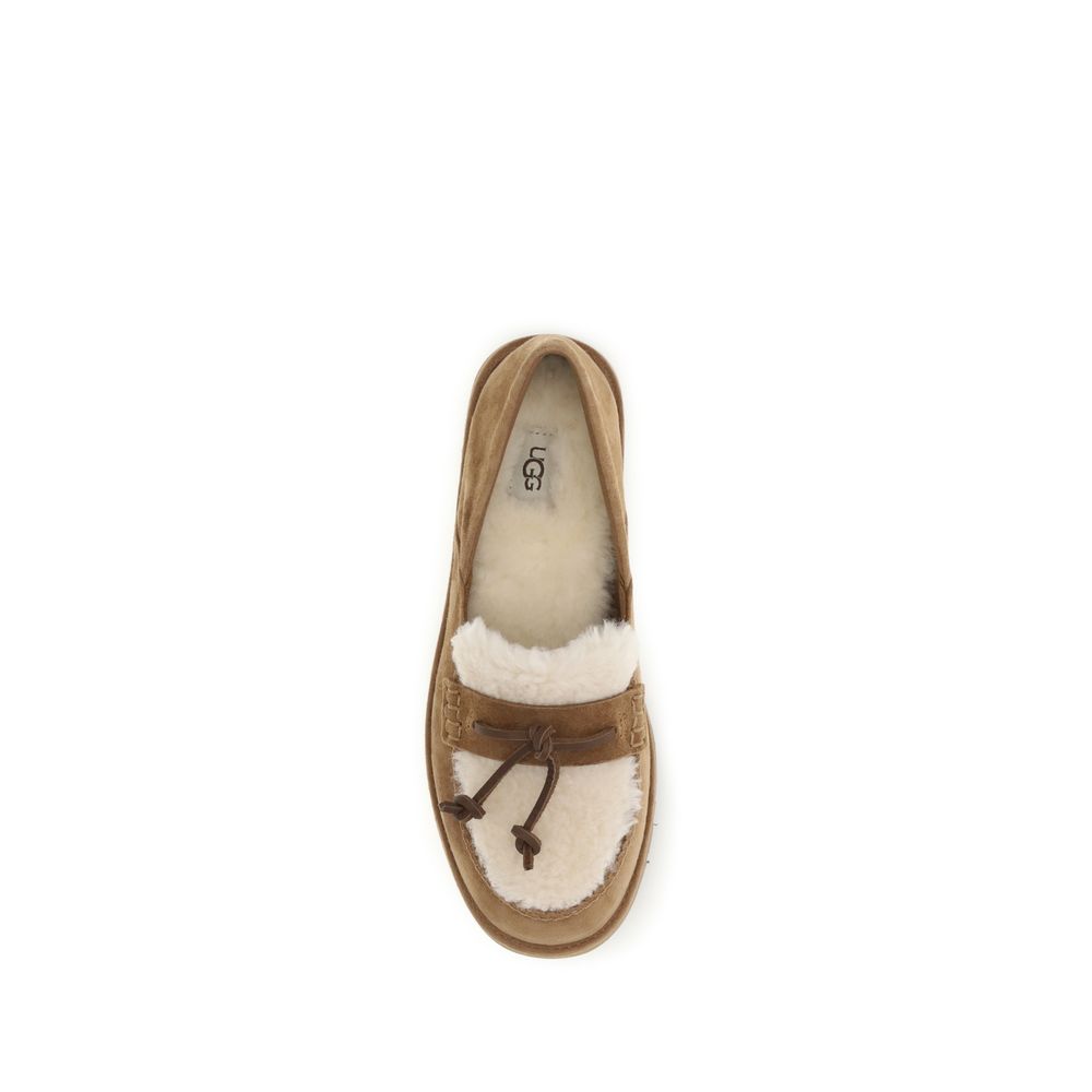 UGG Beige Wildleder-Loafer zum Hineinschlüpfen
