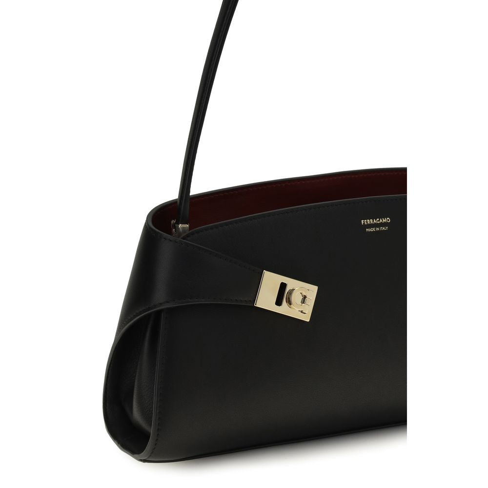 Ferragamo Schwarze Bos Taurus Kalbsleder Schultertasche