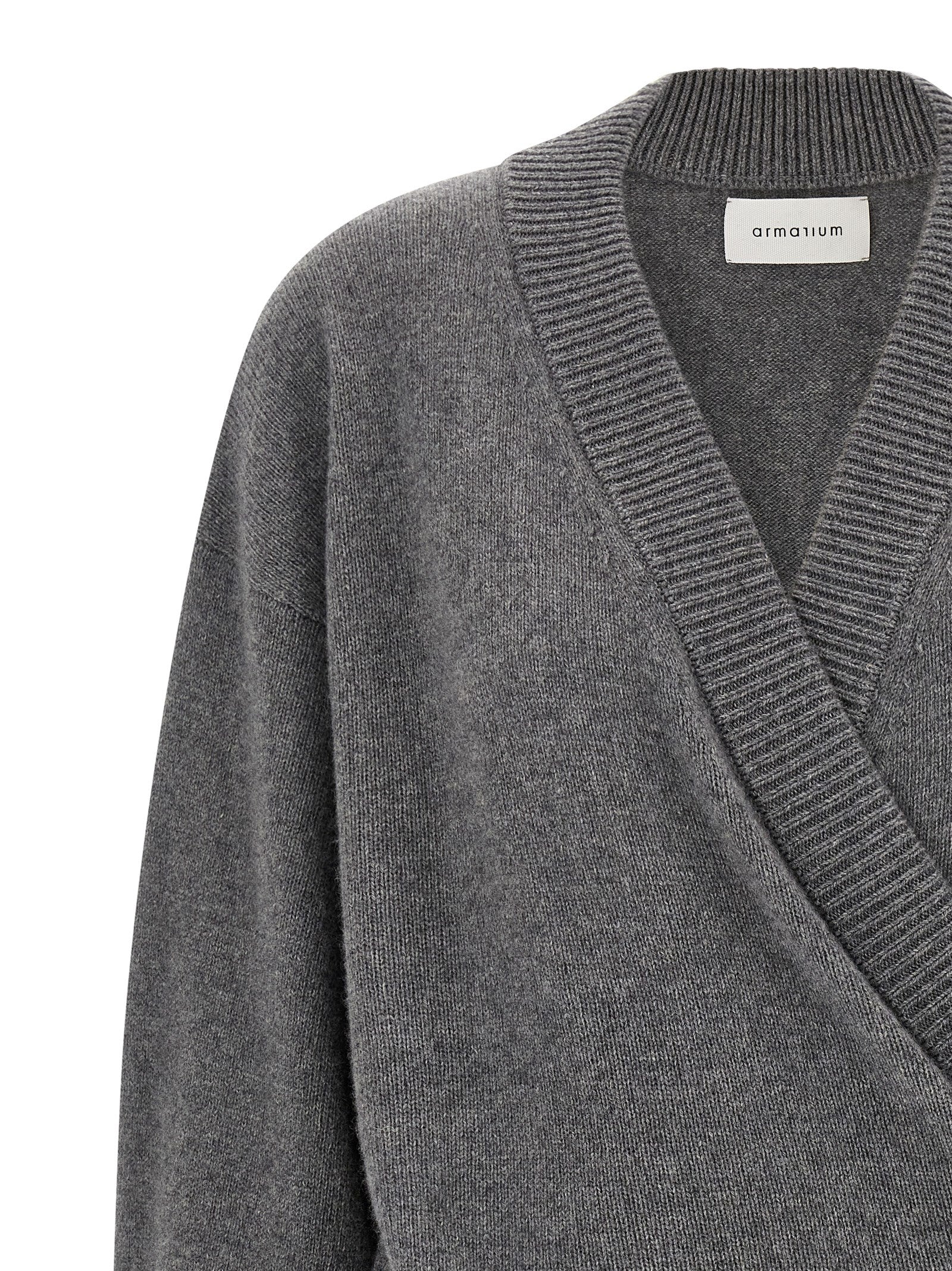 Armarium Grauer Wollcardigan
