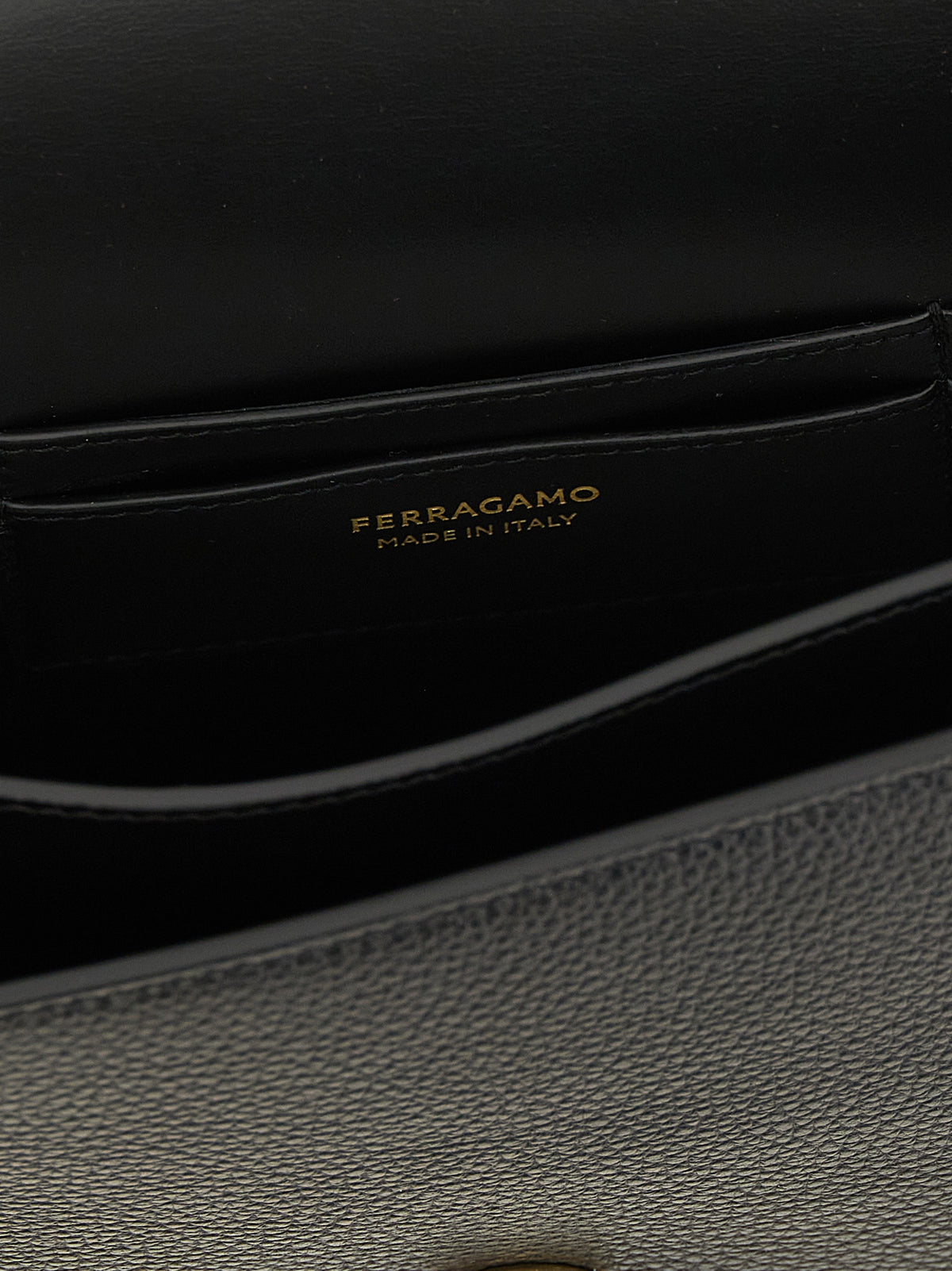 Ferragamo Schwarze Kalbsleder-Umhängetasche