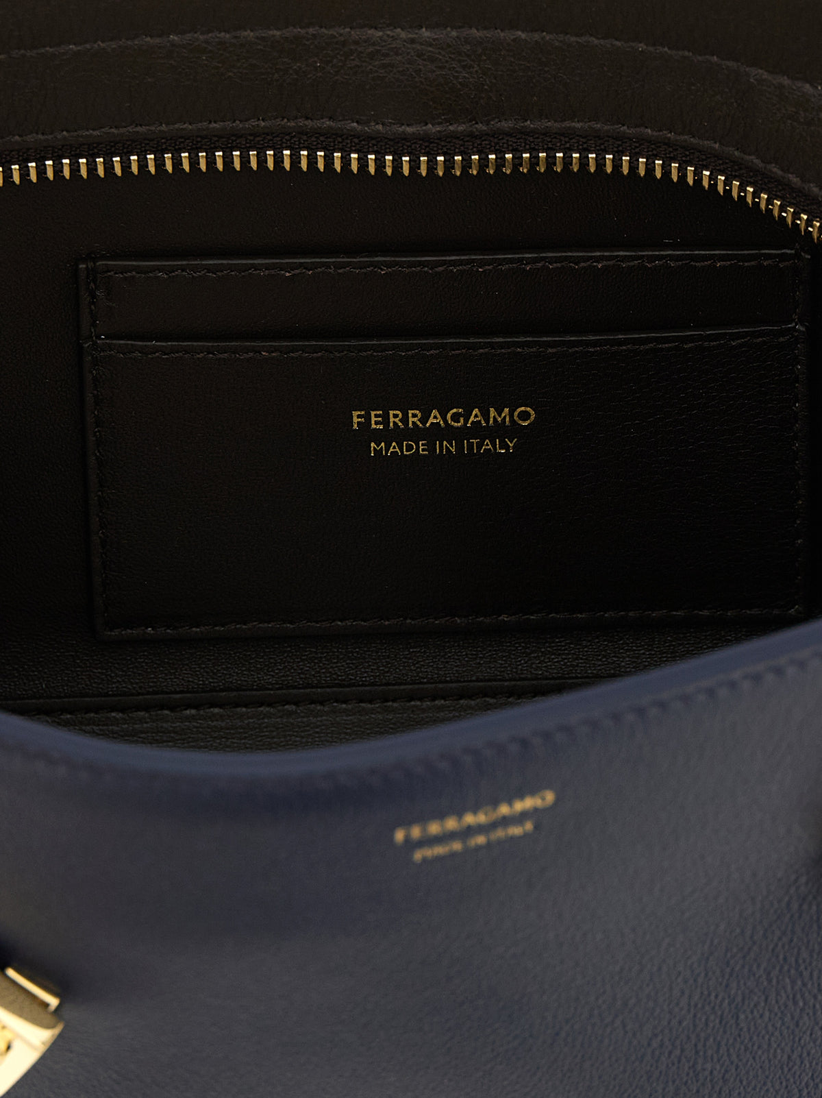 Ferragamo Schultertasche aus blauem Kalbsleder
