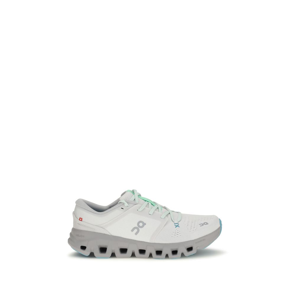 ON Weiße Stoff-Sneaker im Athletic-Look