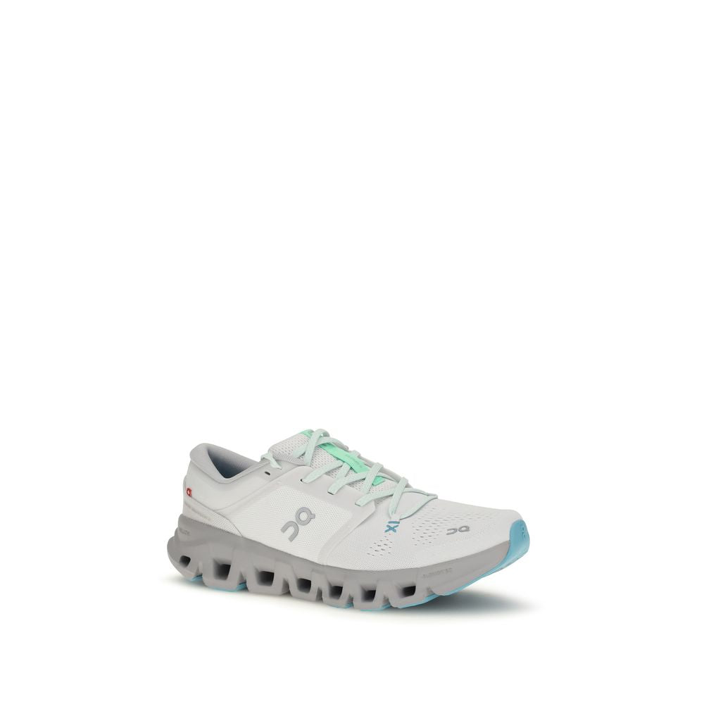ON Weiße Stoff-Sneaker im Athletic-Look