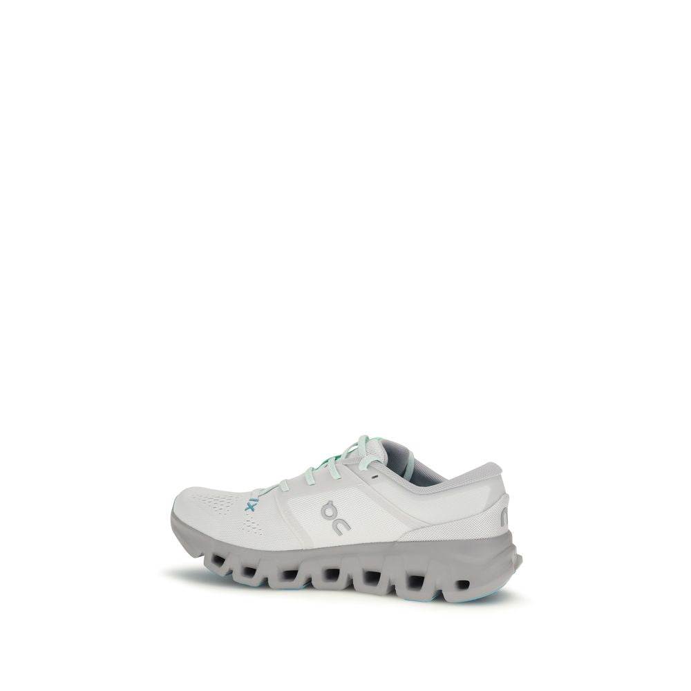 ON Weiße Stoff-Sneaker im Athletic-Look