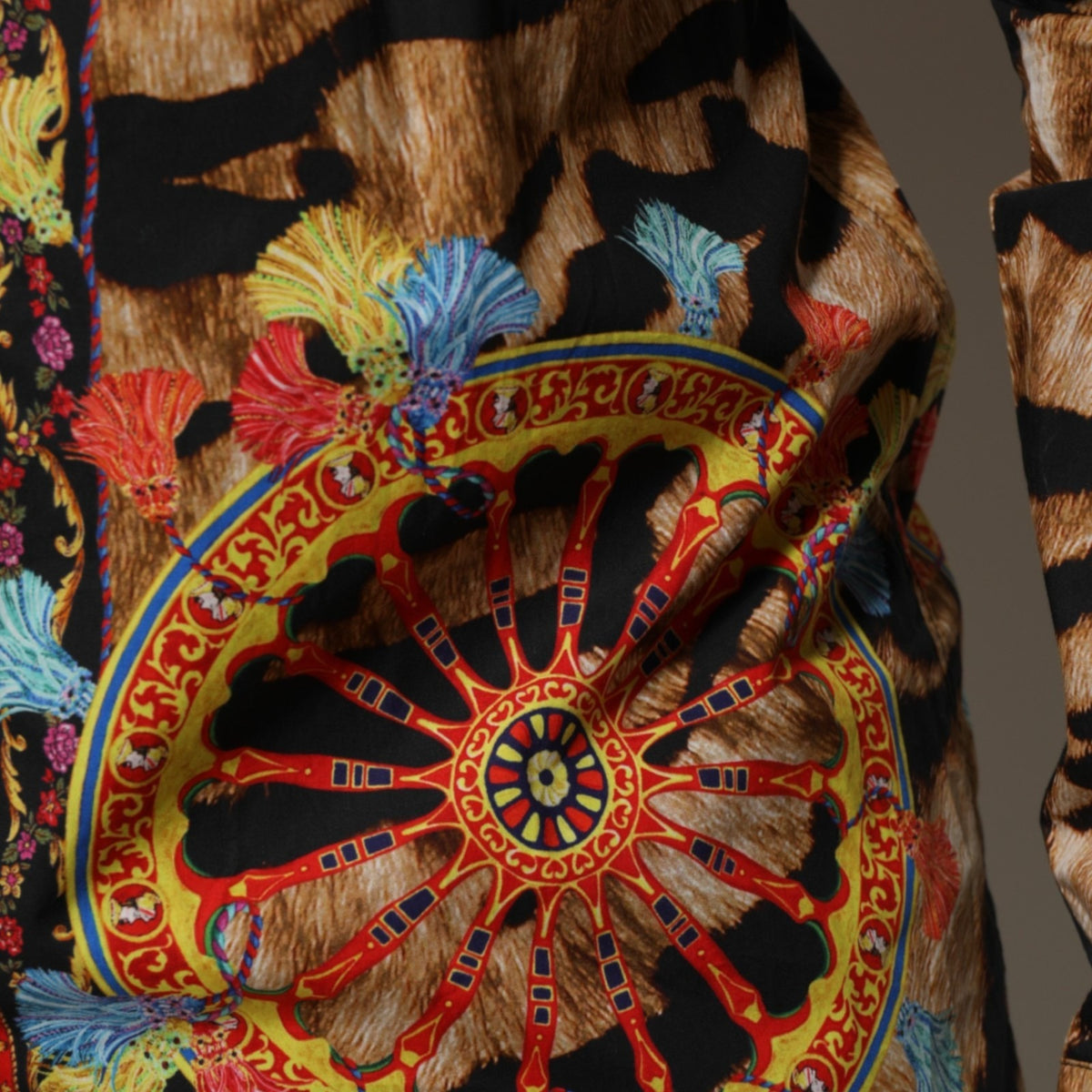 Dolce & Gabbana Langarmhemd aus Baumwolle mit Tiger-Carretto-Print