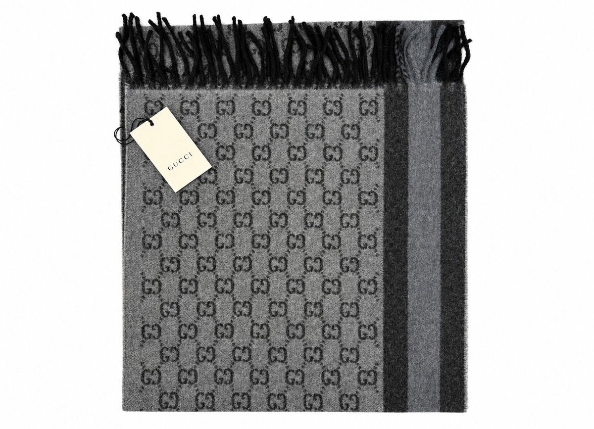 Gucci Monogram Schal aus grauer Wolle mit Fransen
