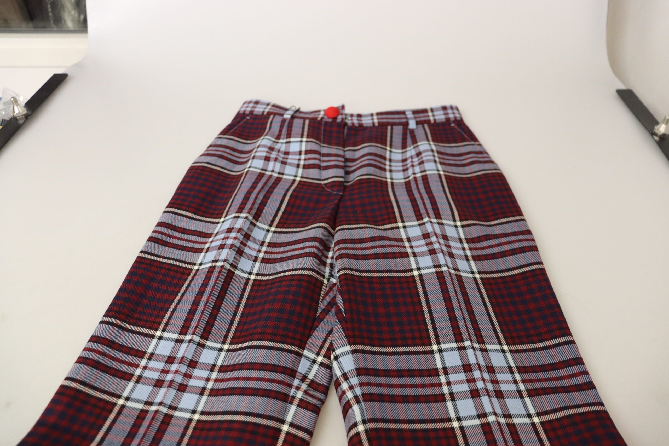 Dolce & Gabbana Graue karierte Hose mit hoher Taille und geteilter Hose