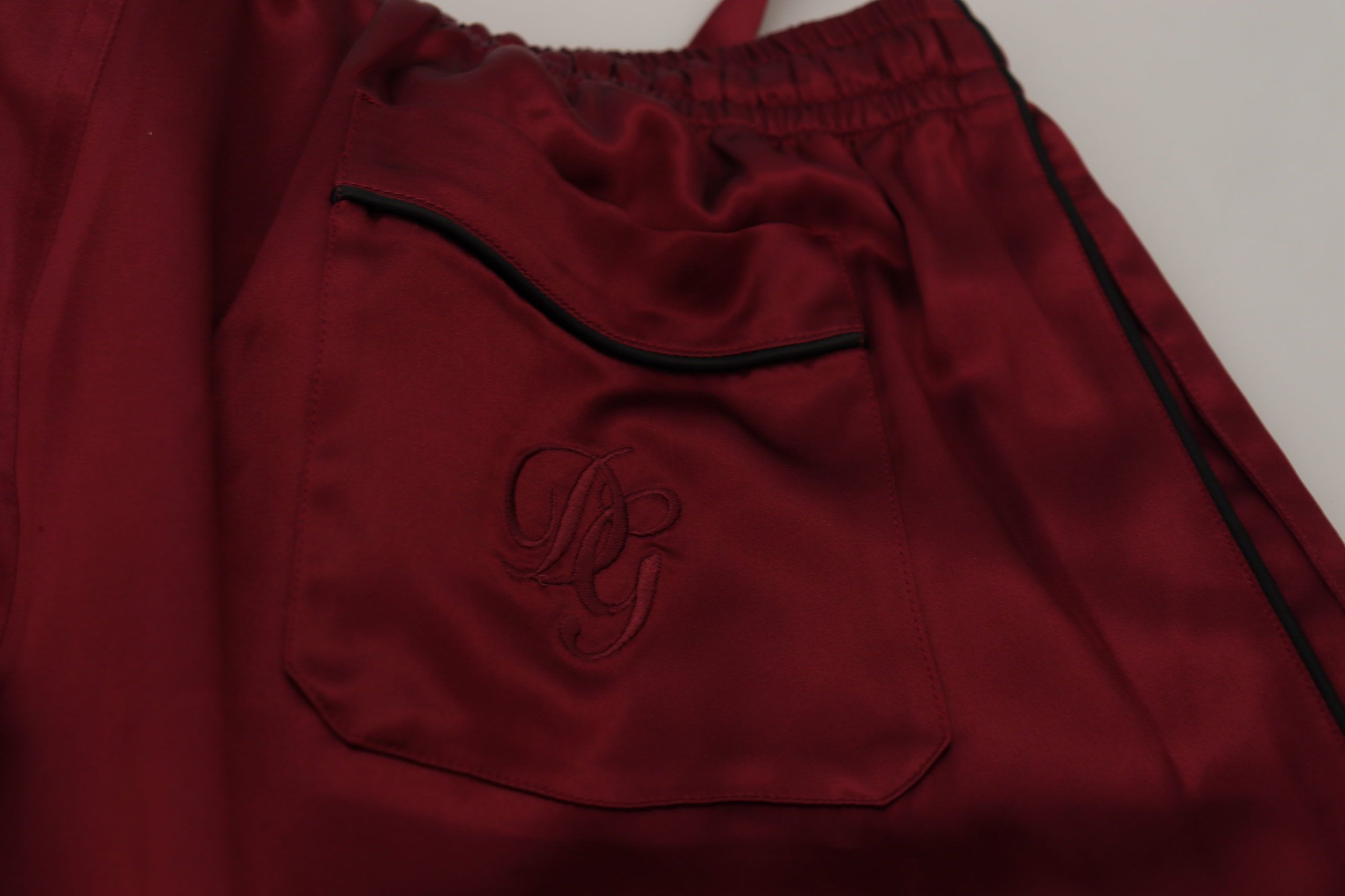 Dolce & Gabbana Bordeauxfarbene Seiden-DG-Schlaf-Lounge-Hose