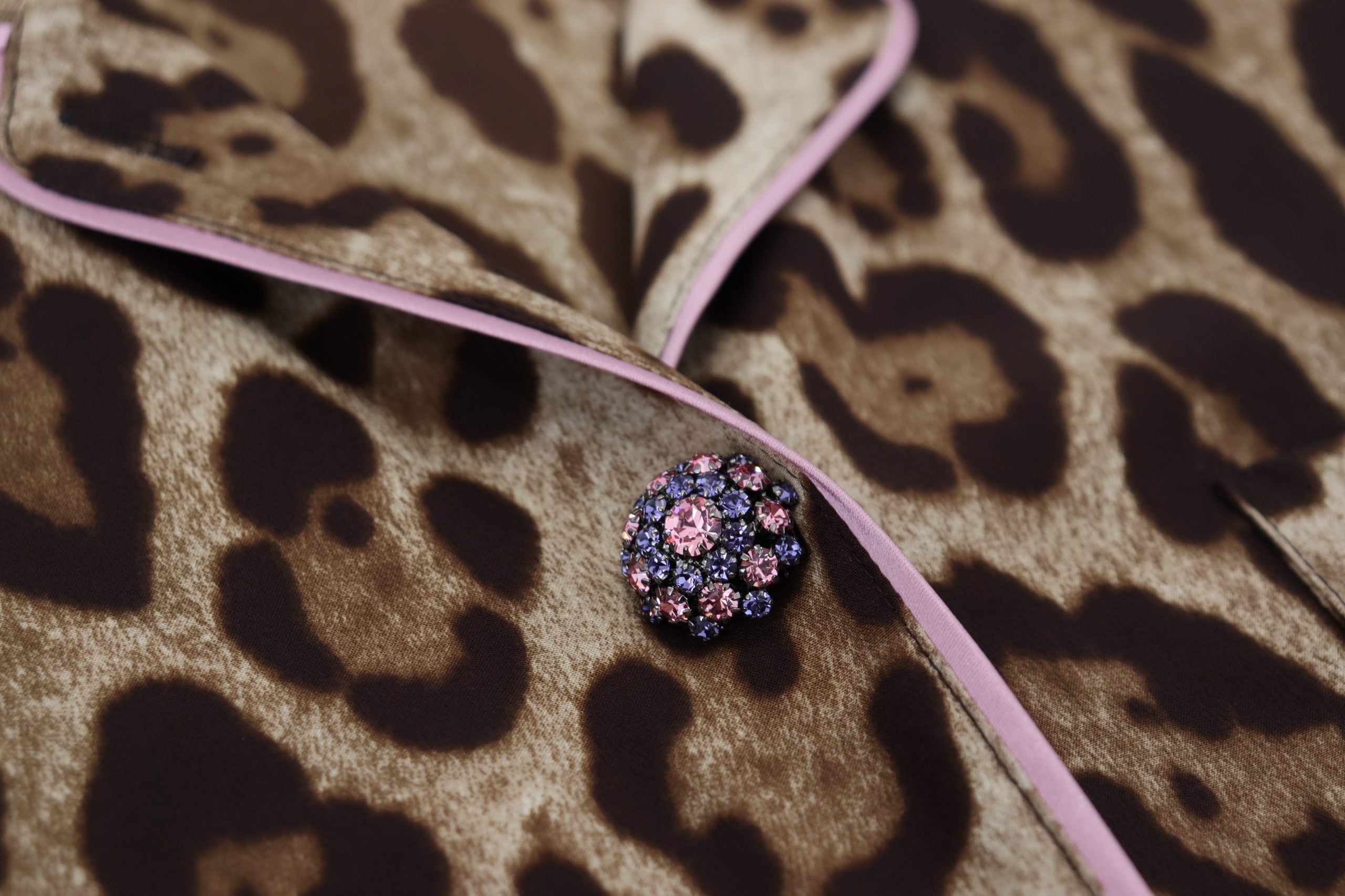 Dolce & Gabbana Braunes Leopardendruck Blusenoberteil mit langen Ärmeln