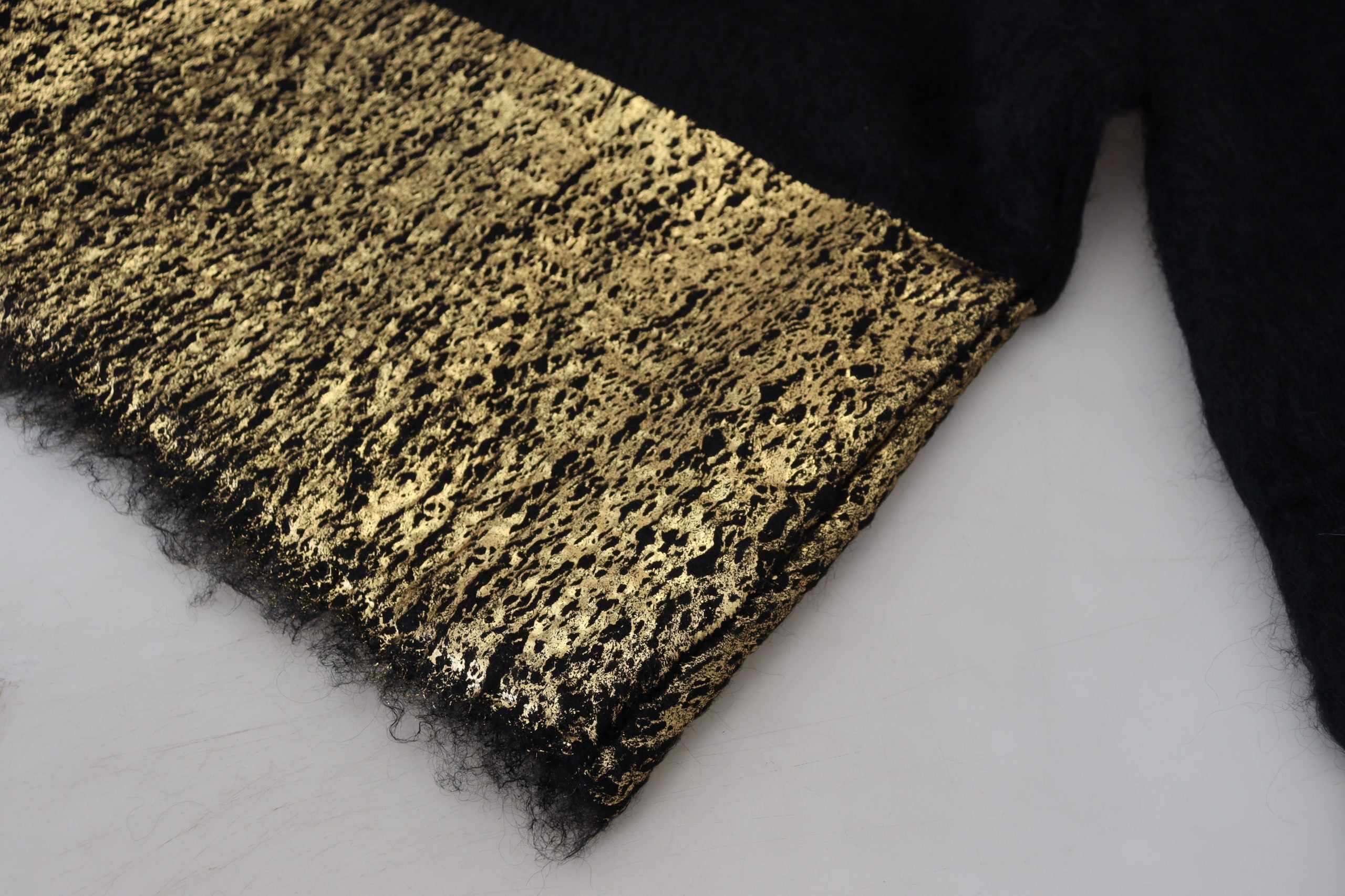 Dolce & Gabbana Schwarz-Gold-Rollkragenpullover aus Mohair Herrenpullover