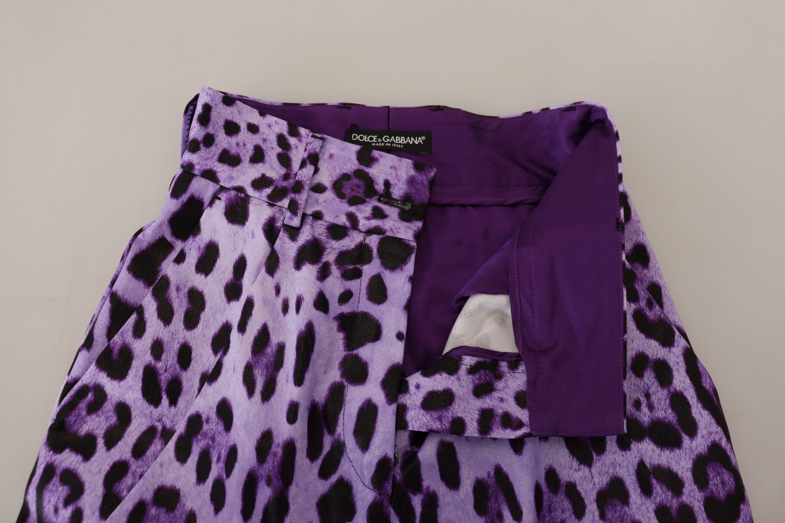 Dolce & Gabbana Lila Leopard Print Hose mit hoher Taille