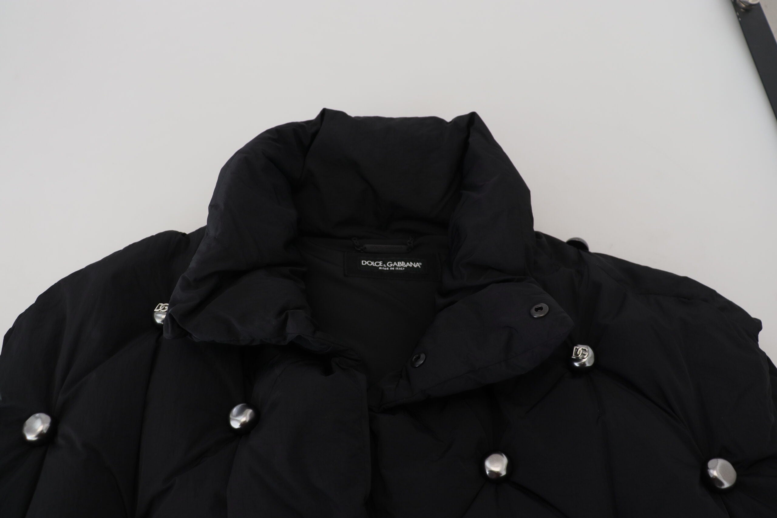 Dolce & Gabbana Schwarze ärmellose DG Jacke mit Metallverzierung