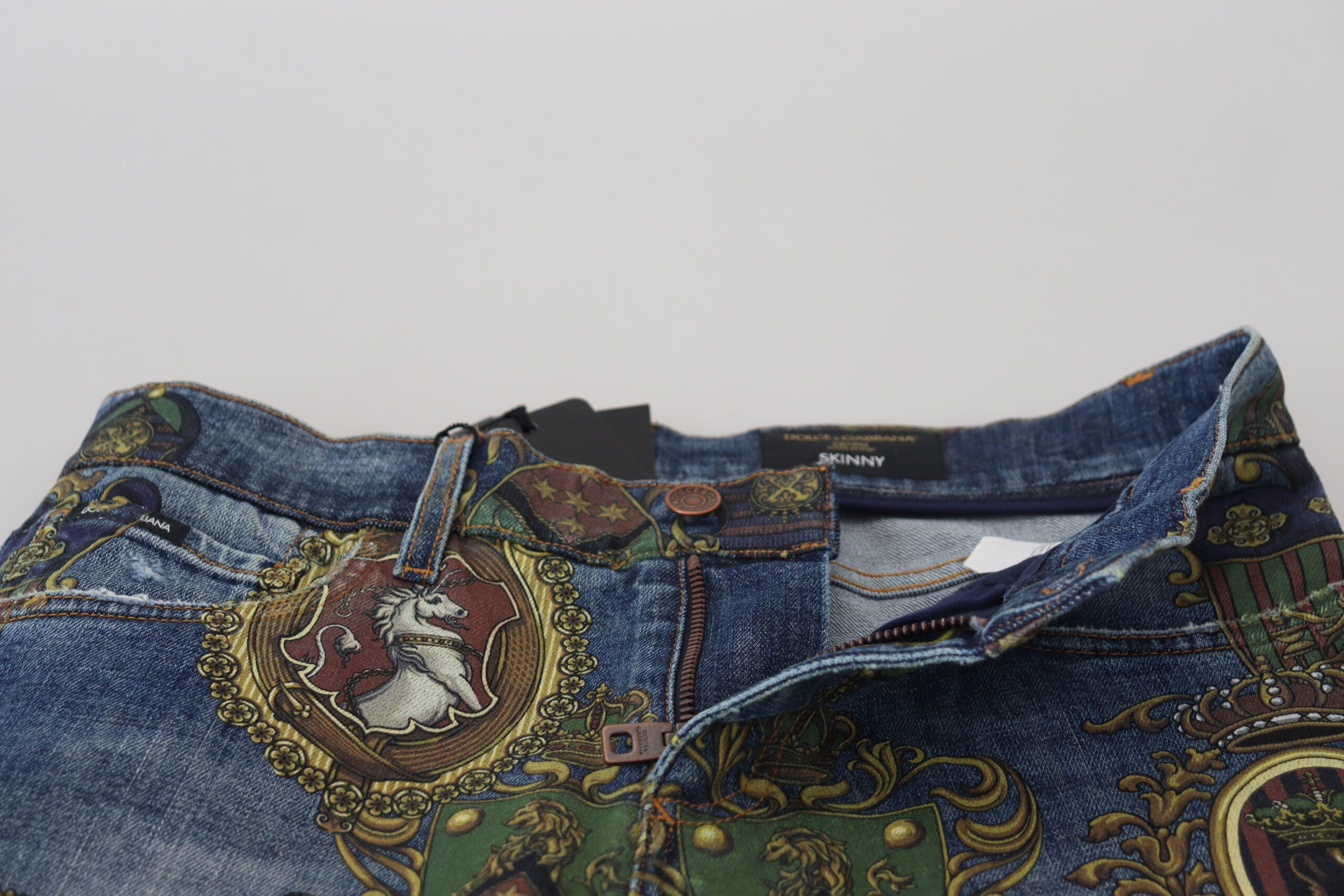 Dolce & Gabbana Blaue Medaillendruck Slim Fit Baumwolljeans