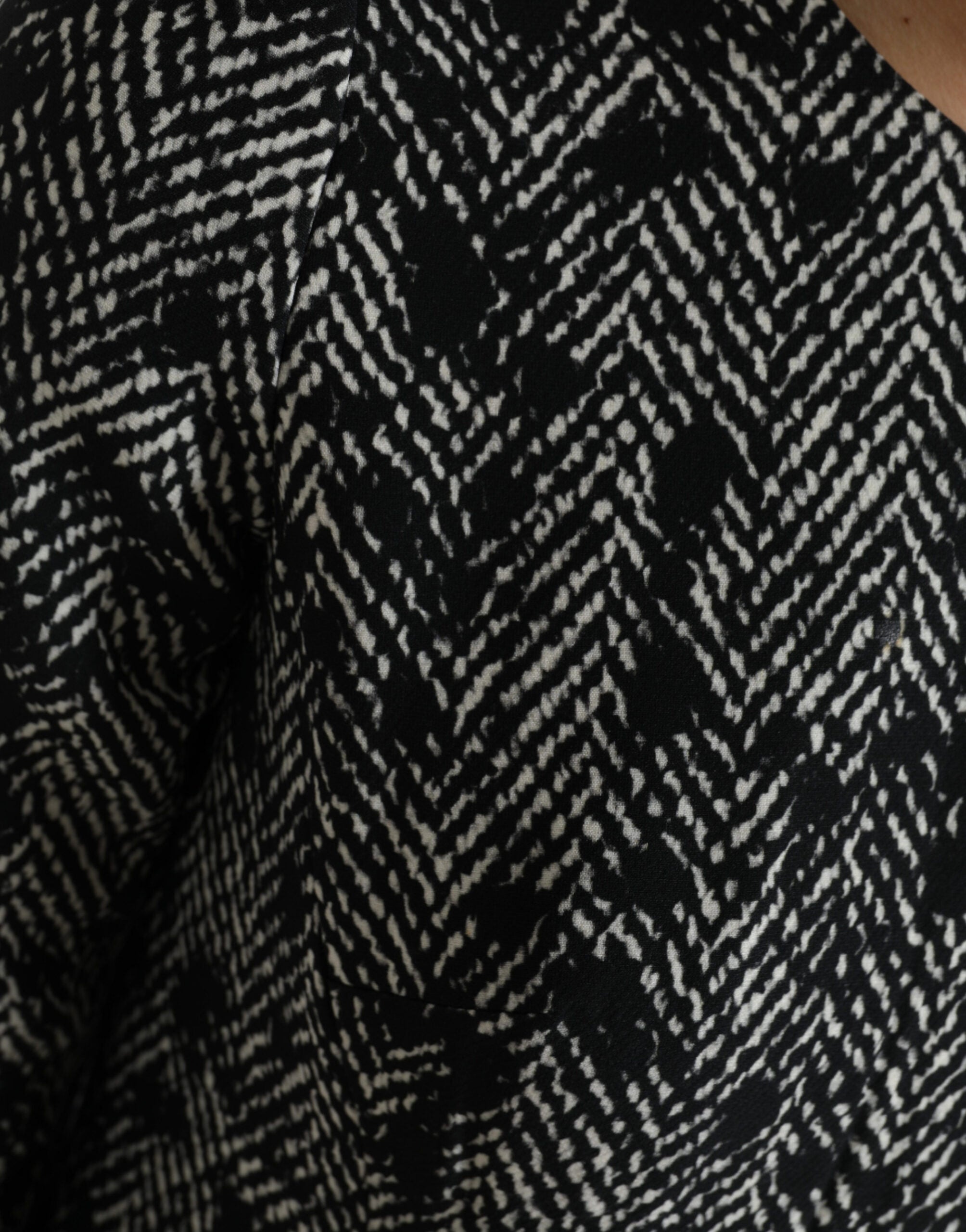 Dolce & Gabbana Schwarzes Chevron-Polyester-Shift-Minikleid