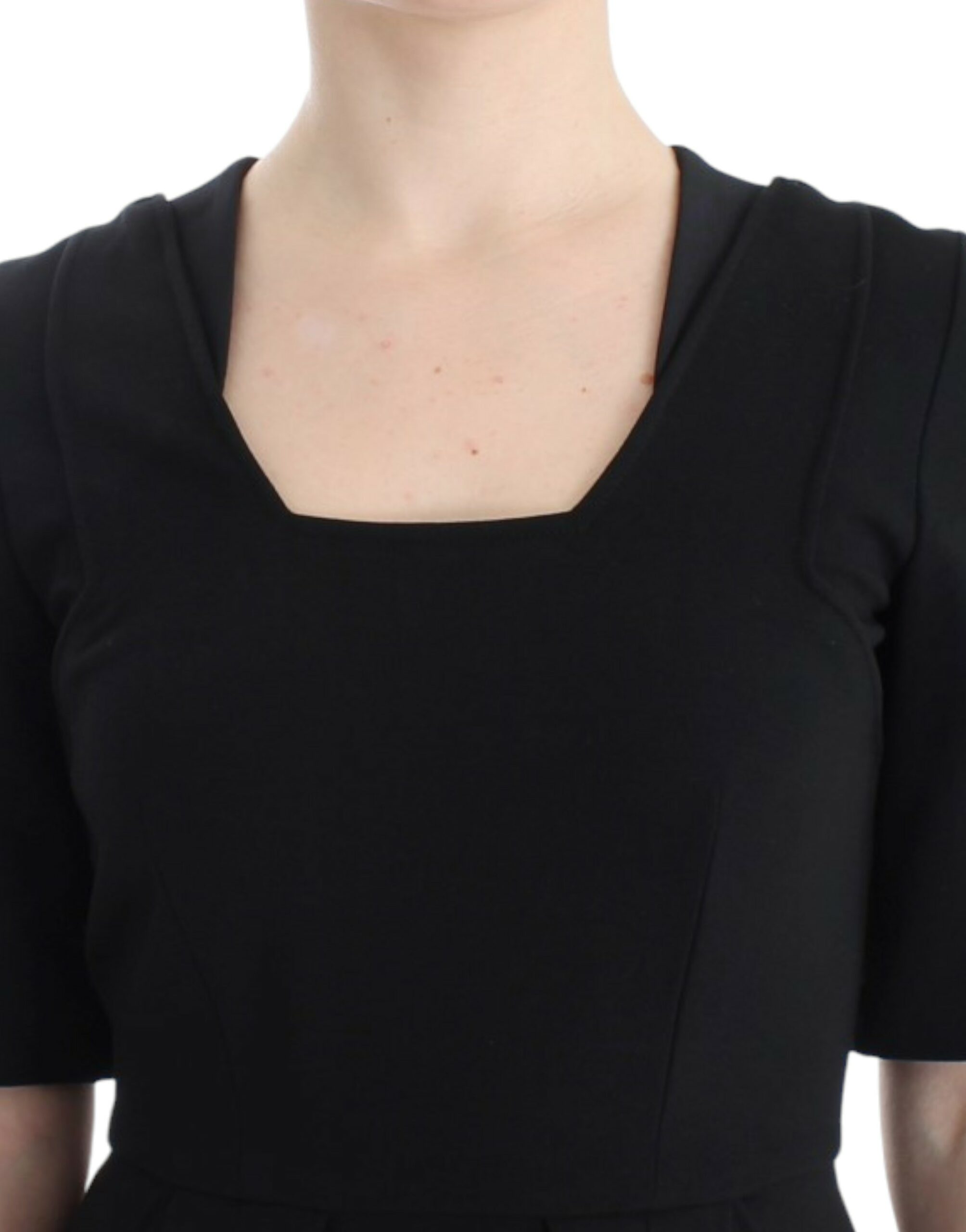 CO|TE Schwarzes kurzärmeliges Venuskleid