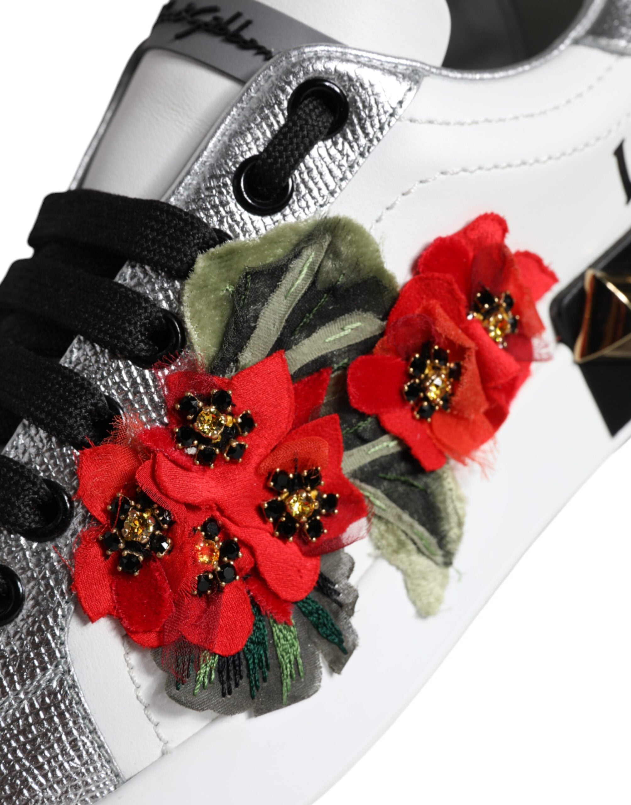 Dolce & Gabbana Weiße Leder-Sneaker mit Blumen-Applikationen und Nieten