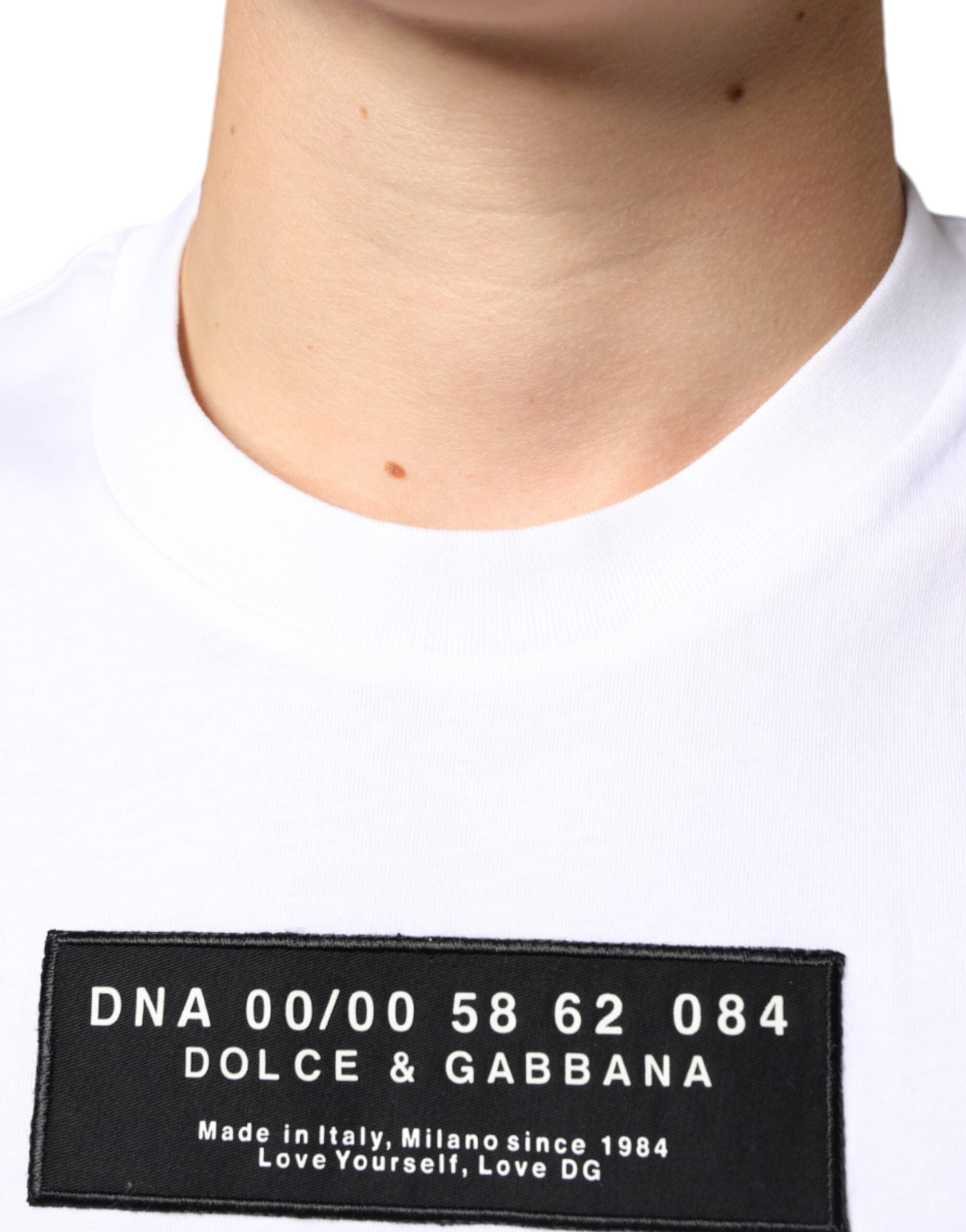 Dolce & Gabbana Weißes Baumwoll-T-Shirt mit DG-Applikationen