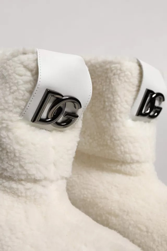 Dolce & Gabbana Weiße Plüsch Logo Gepolsterte Mittlere Wadenstiefel Schuhe
