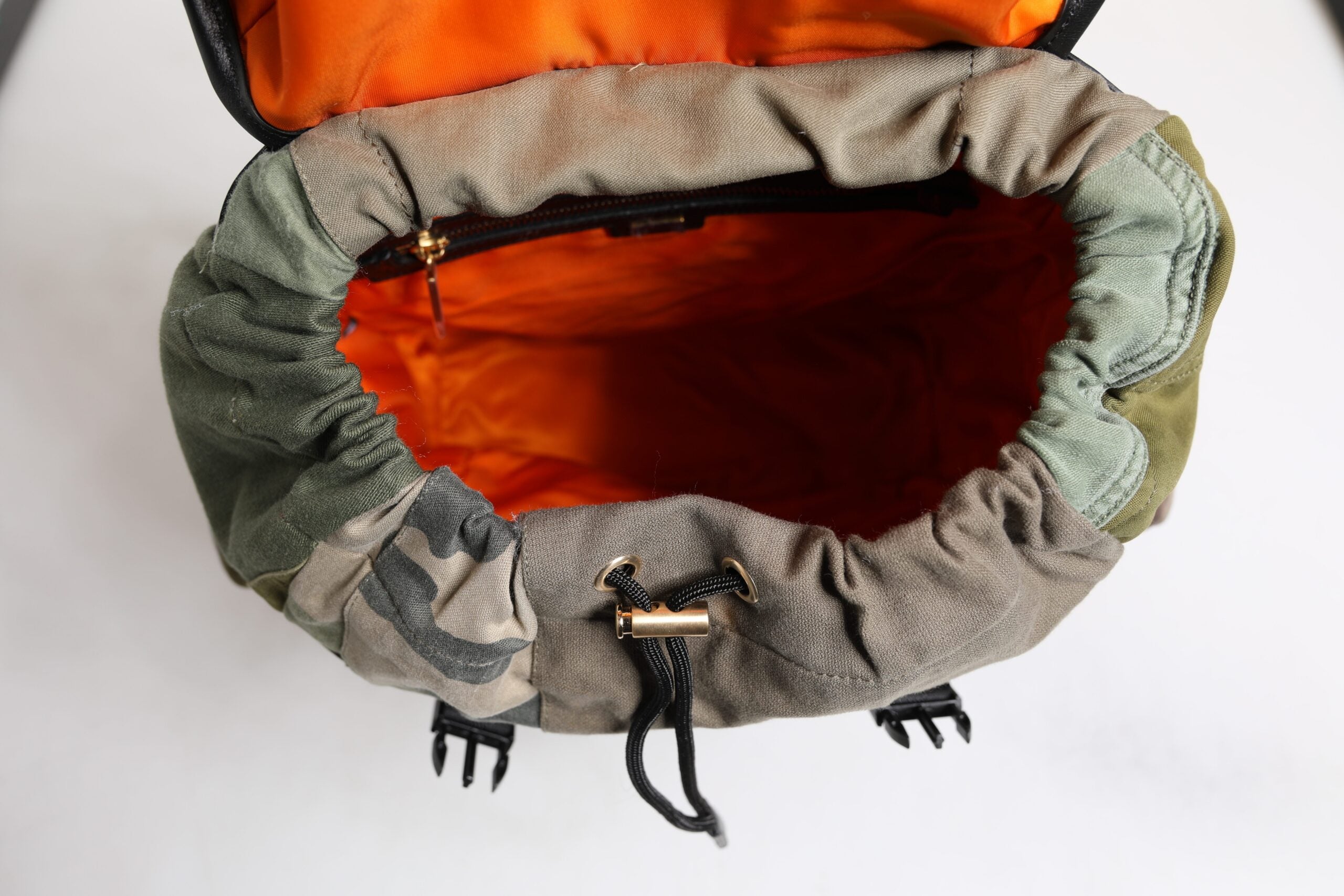 Dolce & Gabbana Militärgrünes Patchwork-Reiserucksacktasche
