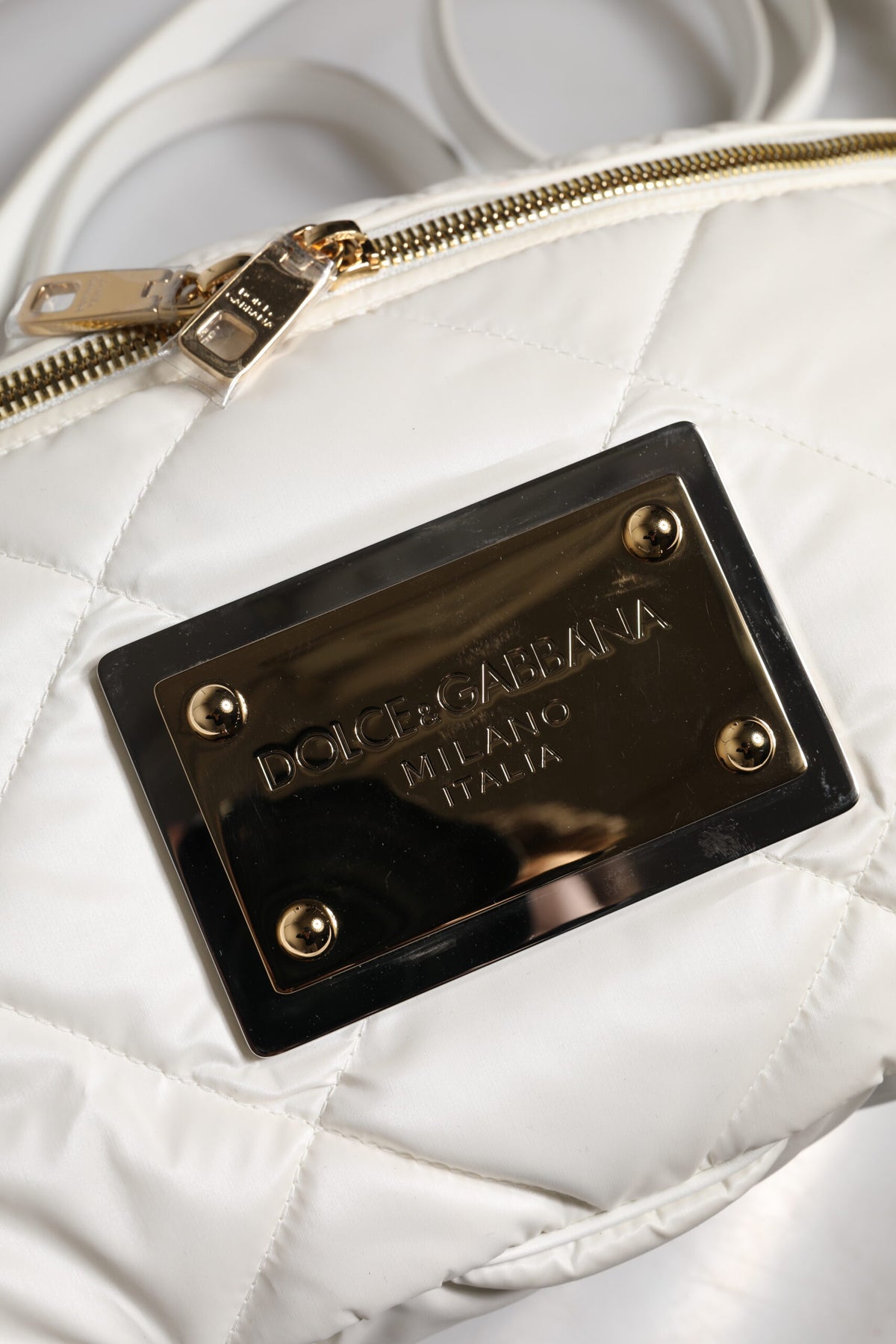Dolce & Gabbana Weiße gesteppte Logo-Plakette Gürtel Taille Gürteltasche