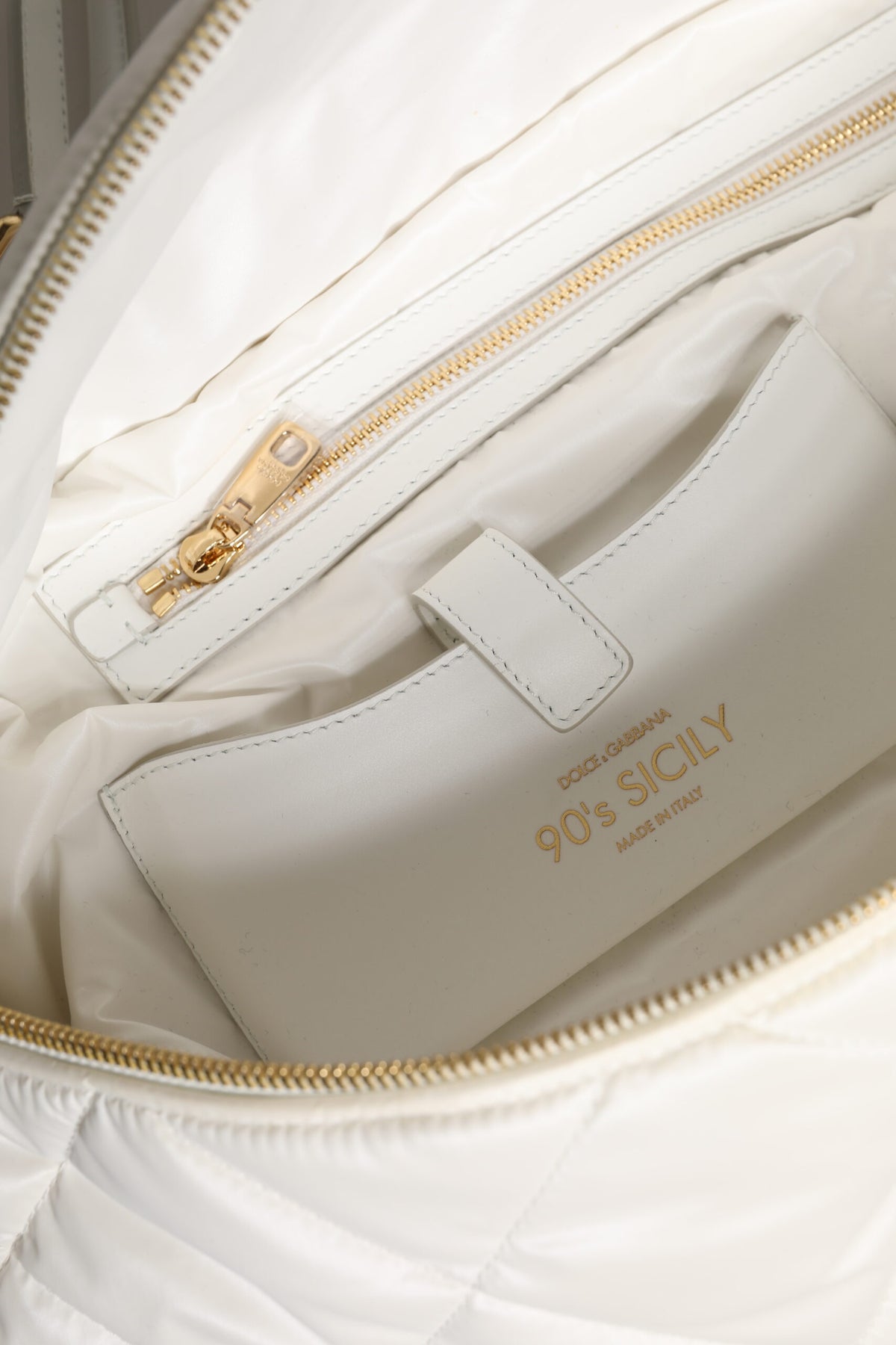 Dolce & Gabbana Weiße gesteppte Logo-Plakette Gürtel Taille Gürteltasche