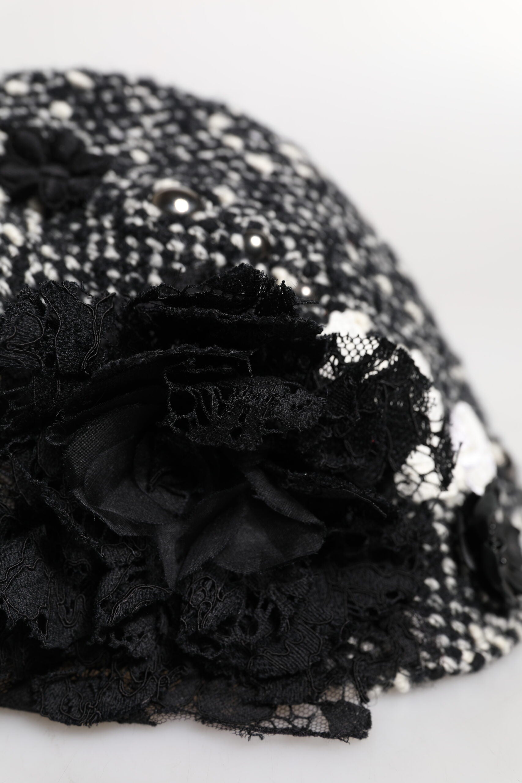 Dolce & Gabbana Cloche-Hut aus schwarzer Wolle mit weißer Blumenverzierung