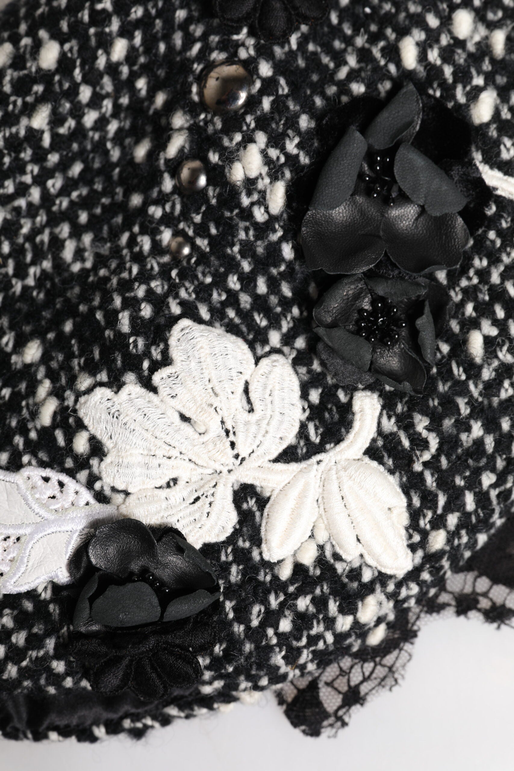 Dolce & Gabbana Cloche-Hut aus schwarzer Wolle mit weißer Blumenverzierung