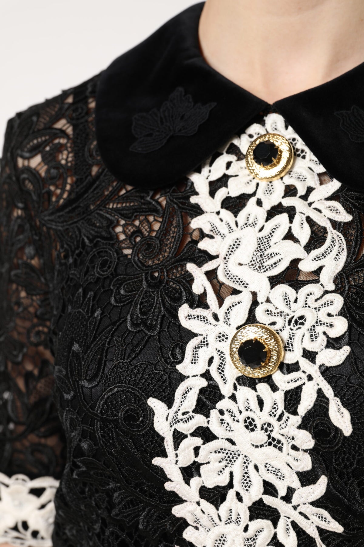 Dolce & Gabbana Schwarzes Minikleid mit floraler Spitze verschönert