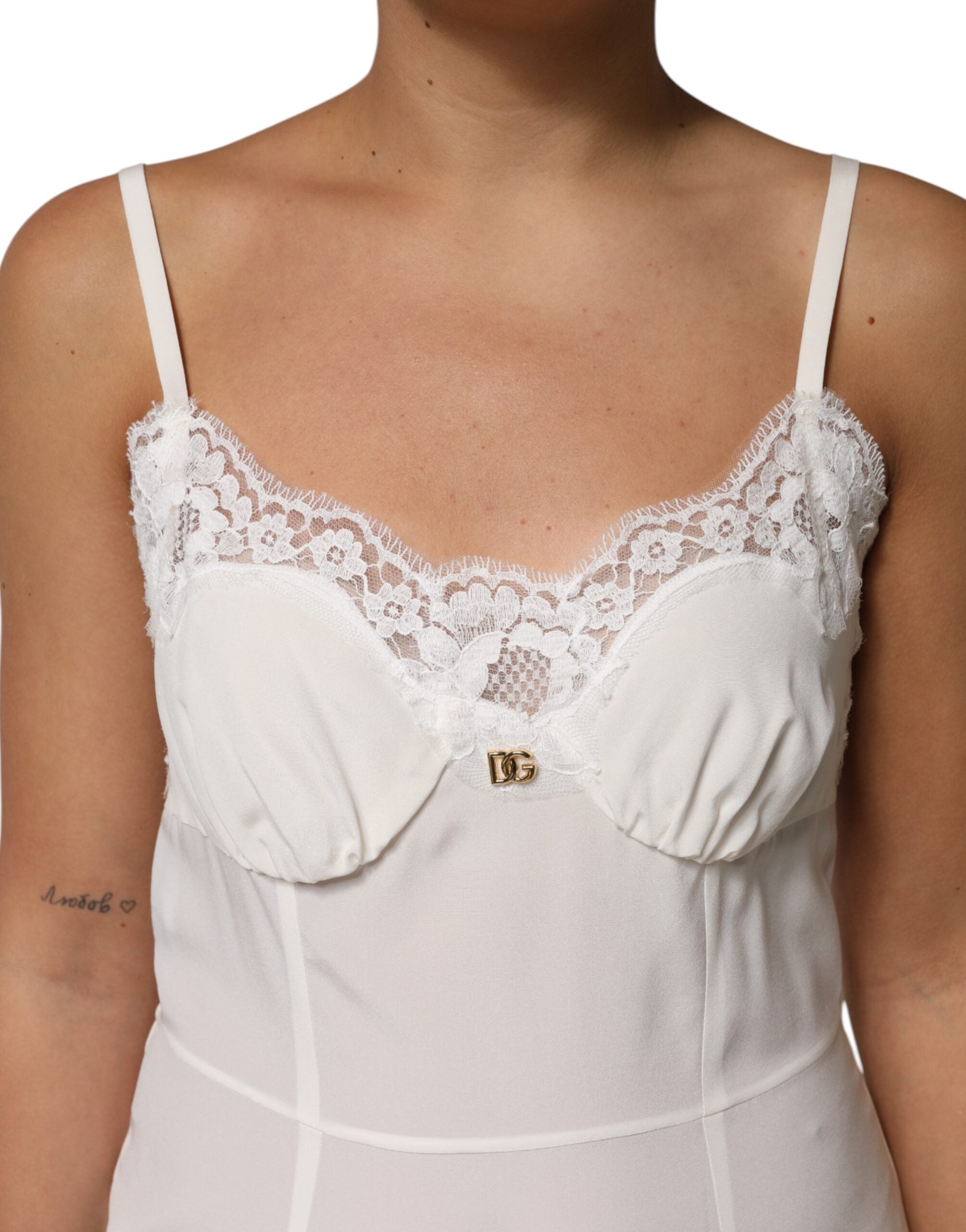 Dolce & Gabbana Weißes Spitzenkleid mit goldenem DG-Logo aus Seide Nachtwäsche