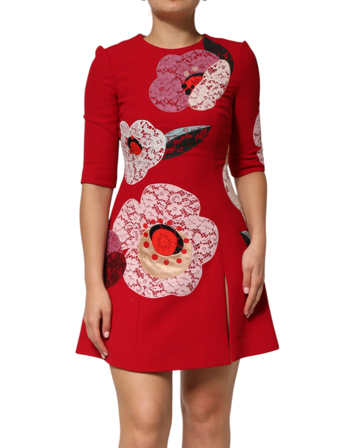 Dolce & Gabbana Rotes Minikleid mit Blumenapplikationen aus Spitze und A-Linie