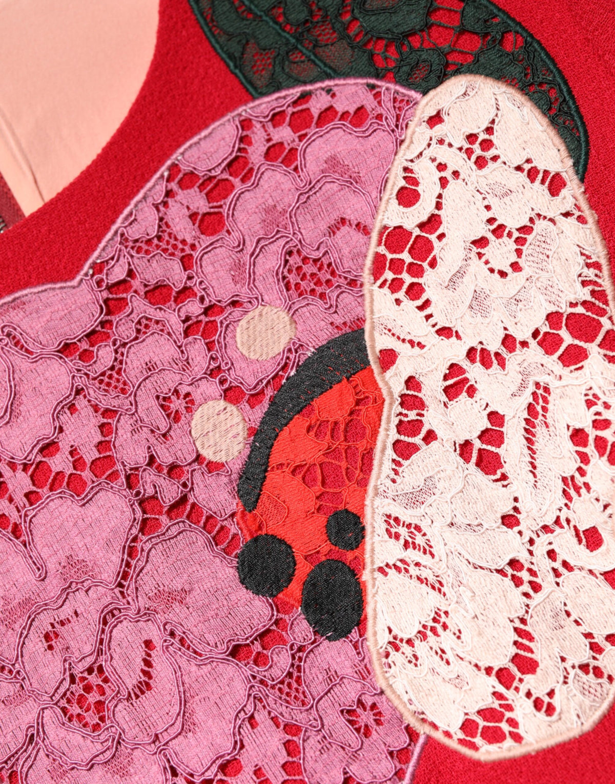 Dolce & Gabbana Rotes Minikleid mit Blumenapplikationen aus Spitze und A-Linie