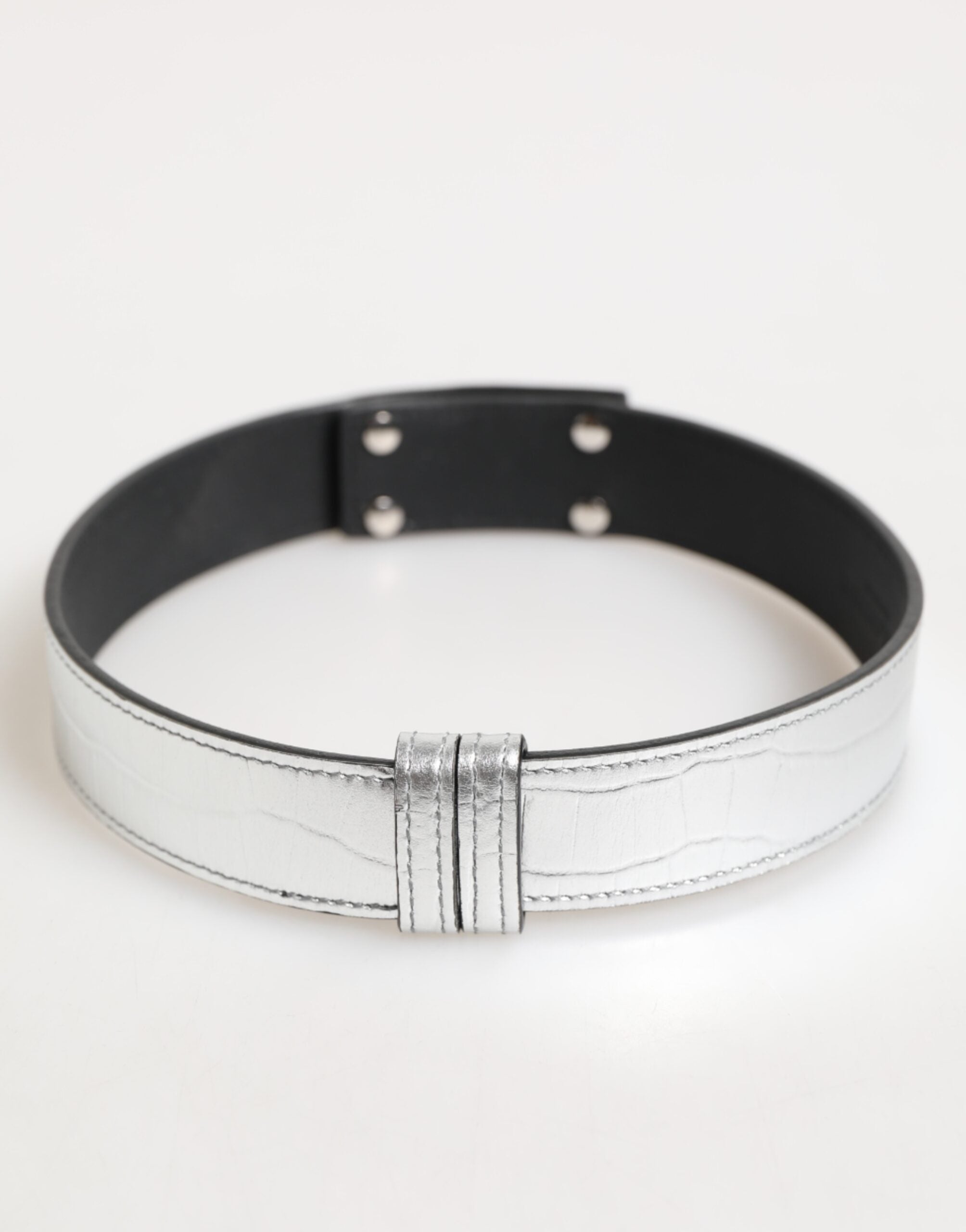 Dolce & Gabbana Silbernes strukturiertes Leder, goldfarbenes Metallhalsband