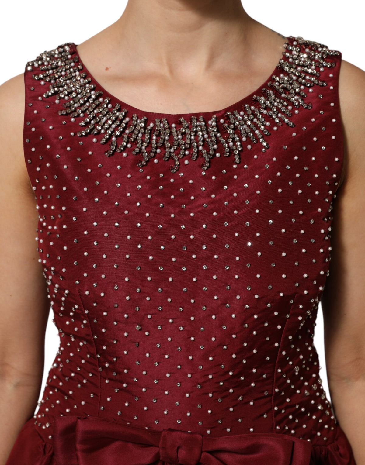 Dolce & Gabbana Burgunderfarbenes Abendkleid aus Seide mit Perlen