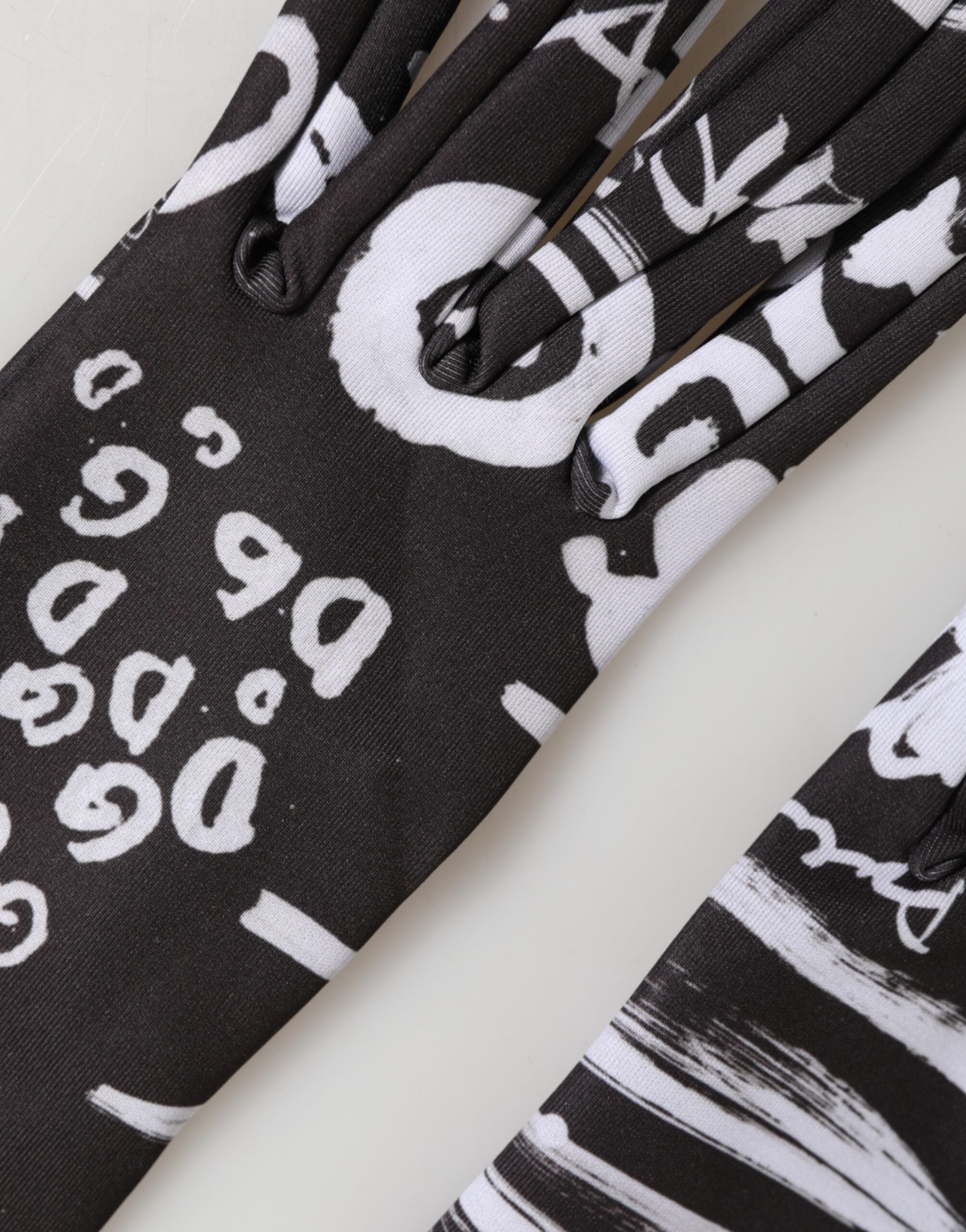 Dolce & Gabbana Schwarze und Weiße DG Logo Ellenbogenlange Fingerhandschuhe