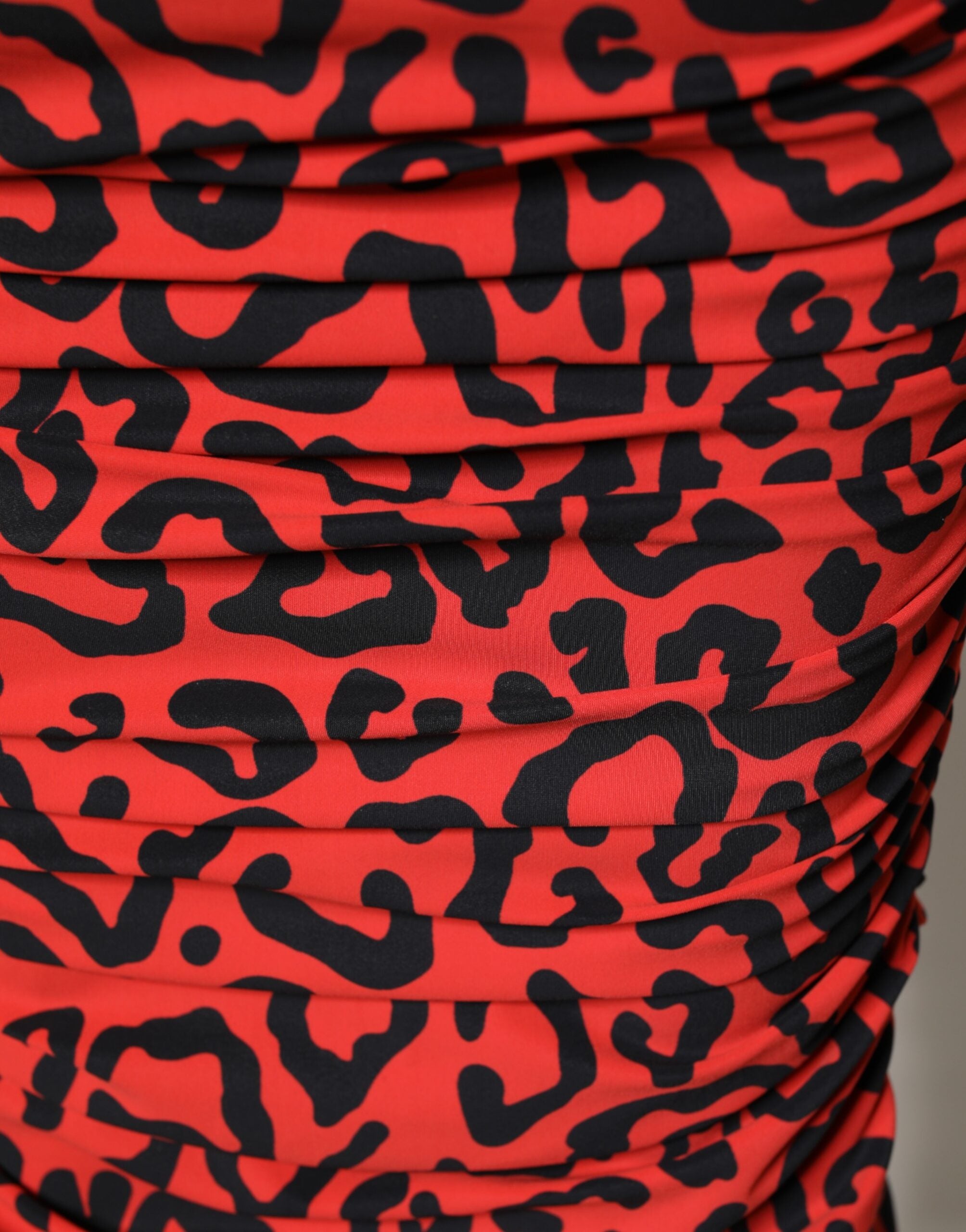 Dolce & Gabbana Midi-Kleid mit rotem Leopardenmuster aus Nylon