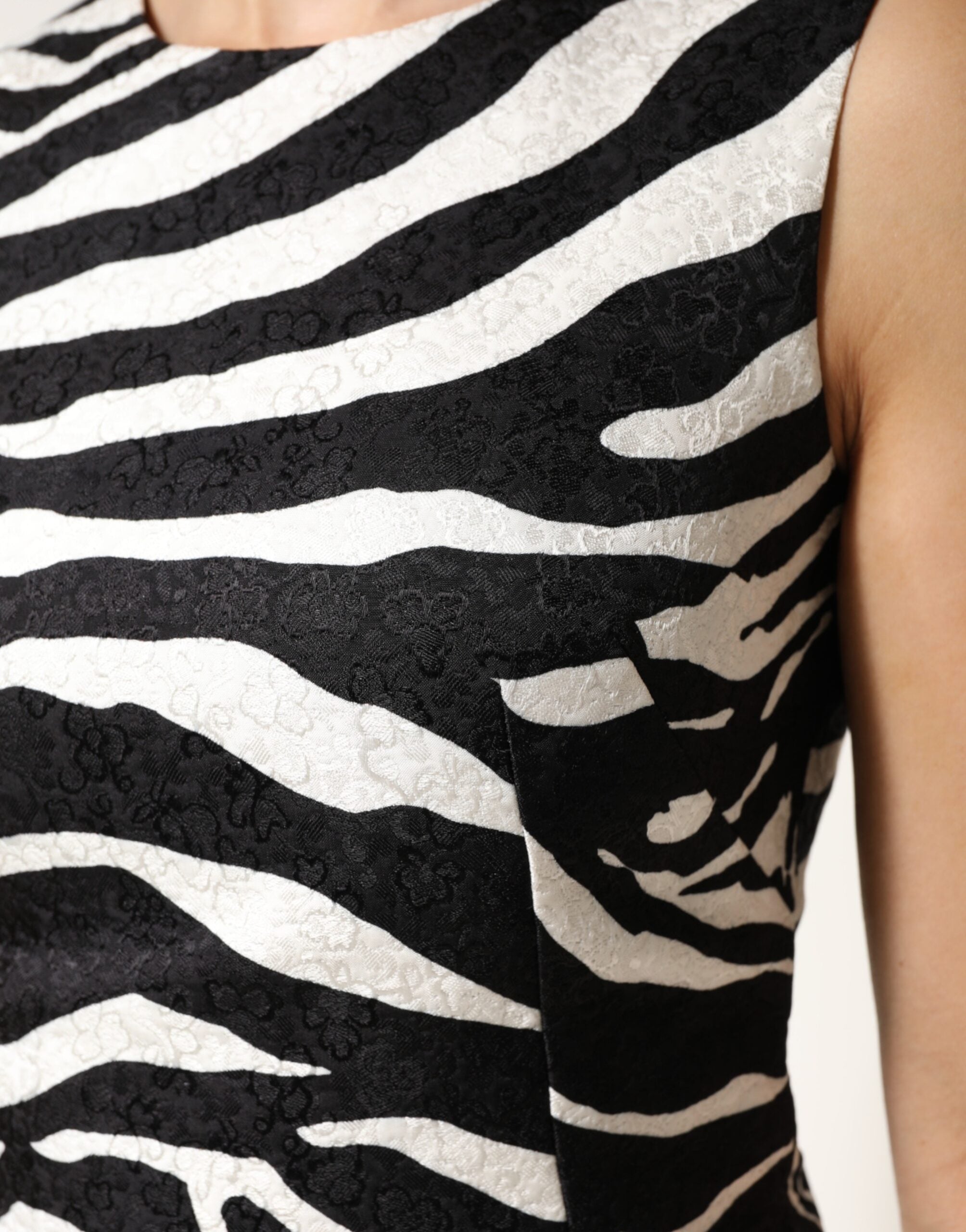 Dolce & Gabbana Ärmelloses A-Linien-Kleid in Schwarz-Weißem Zebra-Print