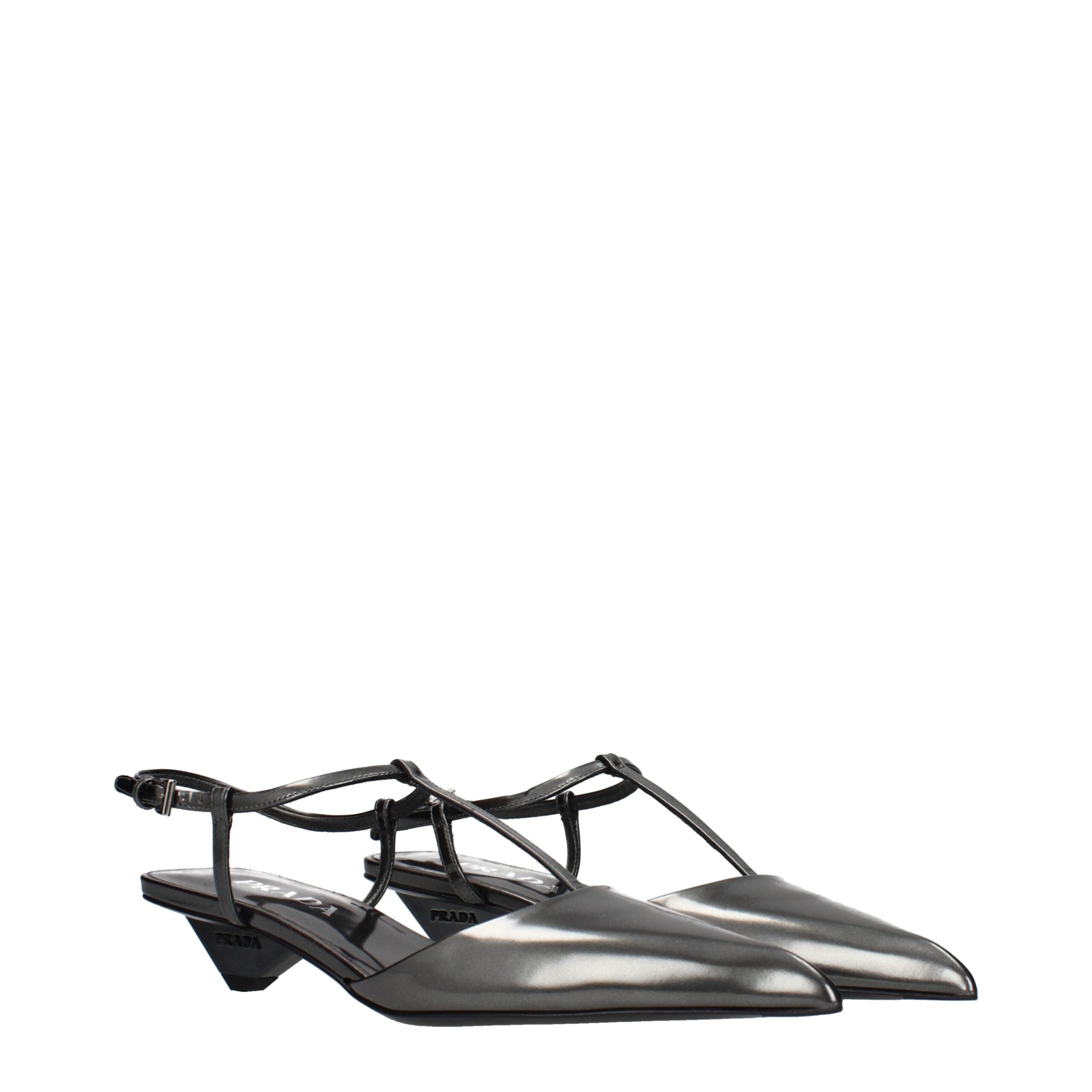 Prada Graue Leder-Sandalen mit flachem Absatz